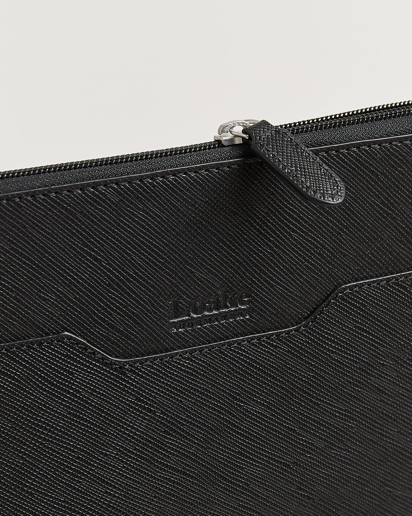 Mies | Laukut | Loake Shoemakers | Gresham Grain Leather Laptop Cover Black