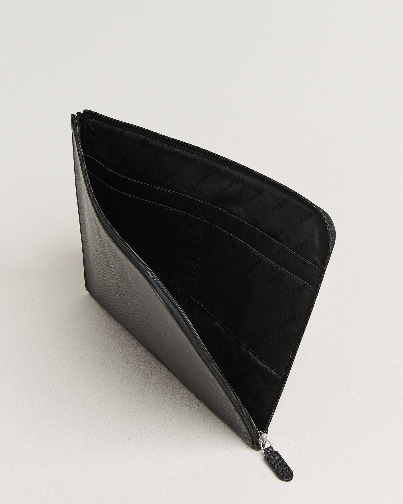 Mies | Laukut | Loake Shoemakers | Gresham Grain Leather Laptop Cover Black