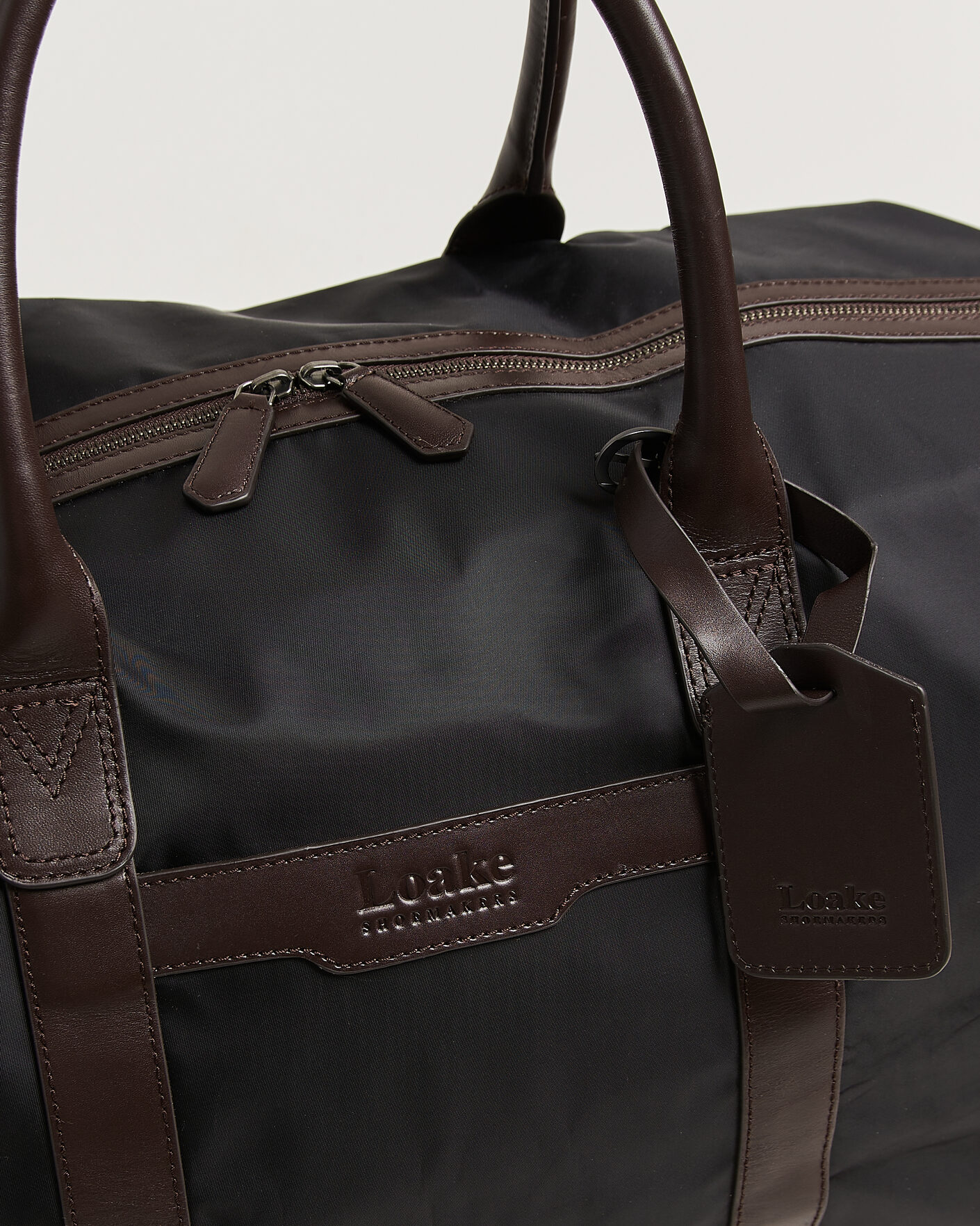 Mies | Laukut | Loake Shoemakers | Gower Nylon/Leather Holdall Black