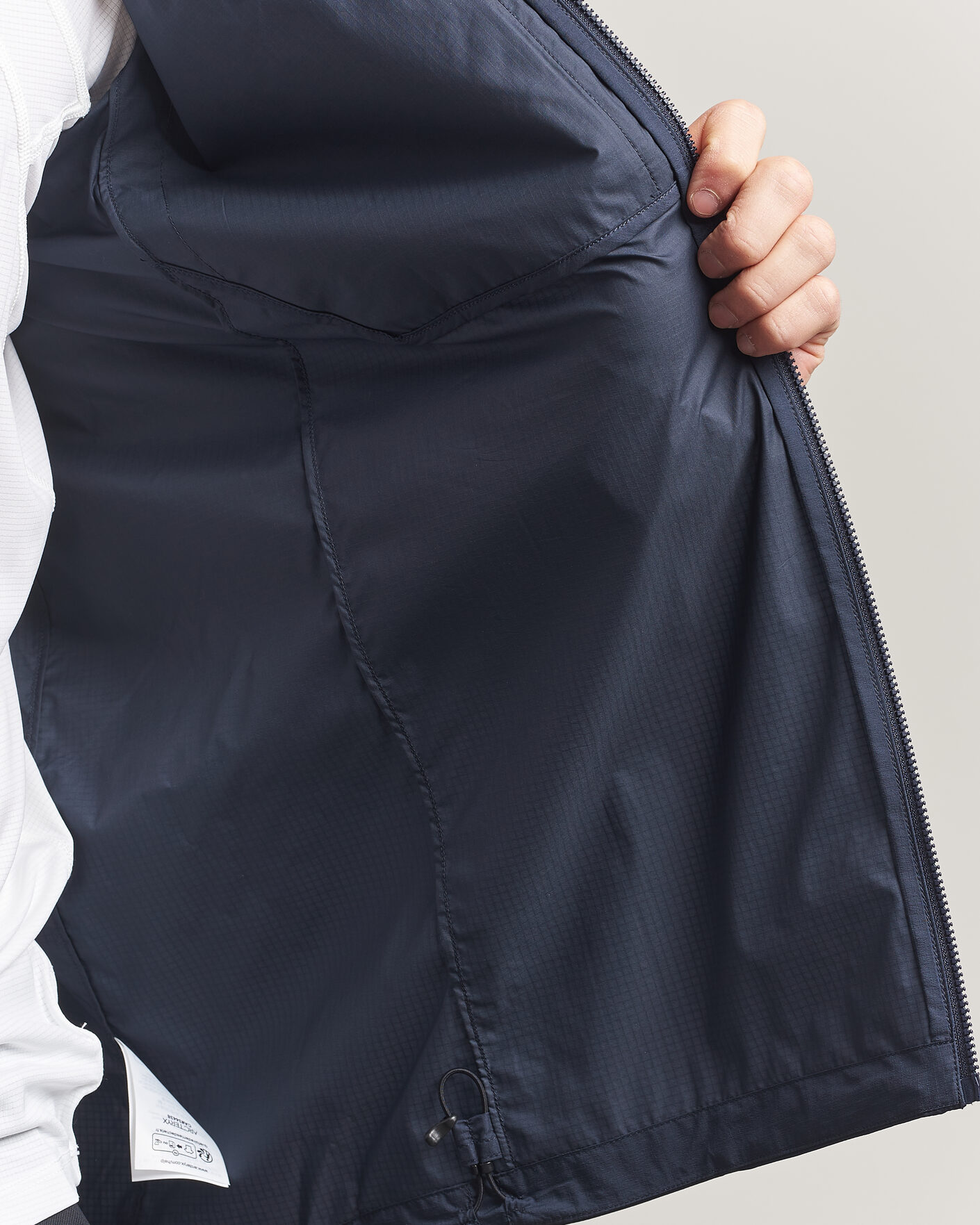 Mies | Takit | Arc'teryx | Squamish Lightweight Hooded Jacket Black Sapphire