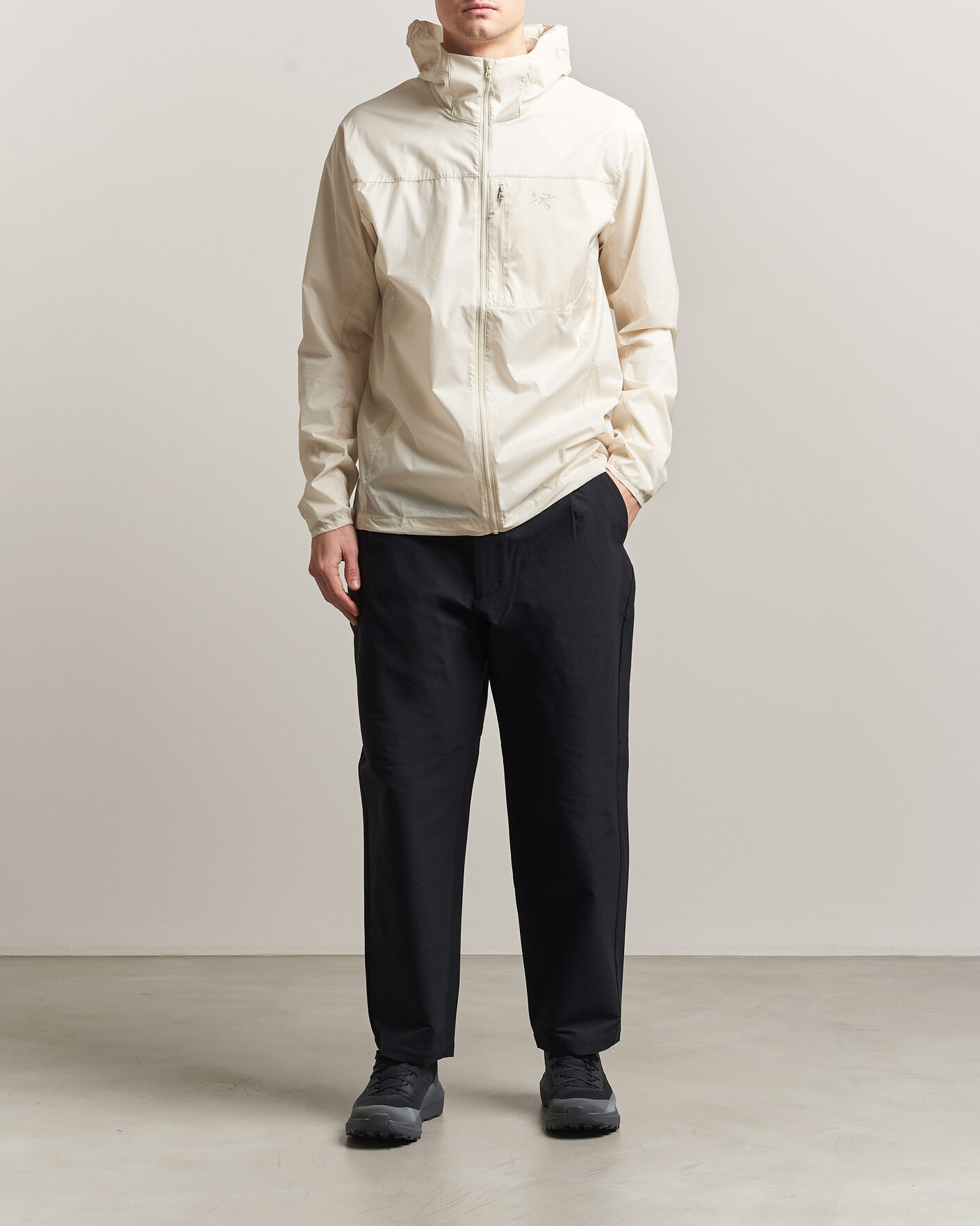 Mies | Takit | Arc'teryx | Squamish Lightweight Hooded Jacket Sea Salt