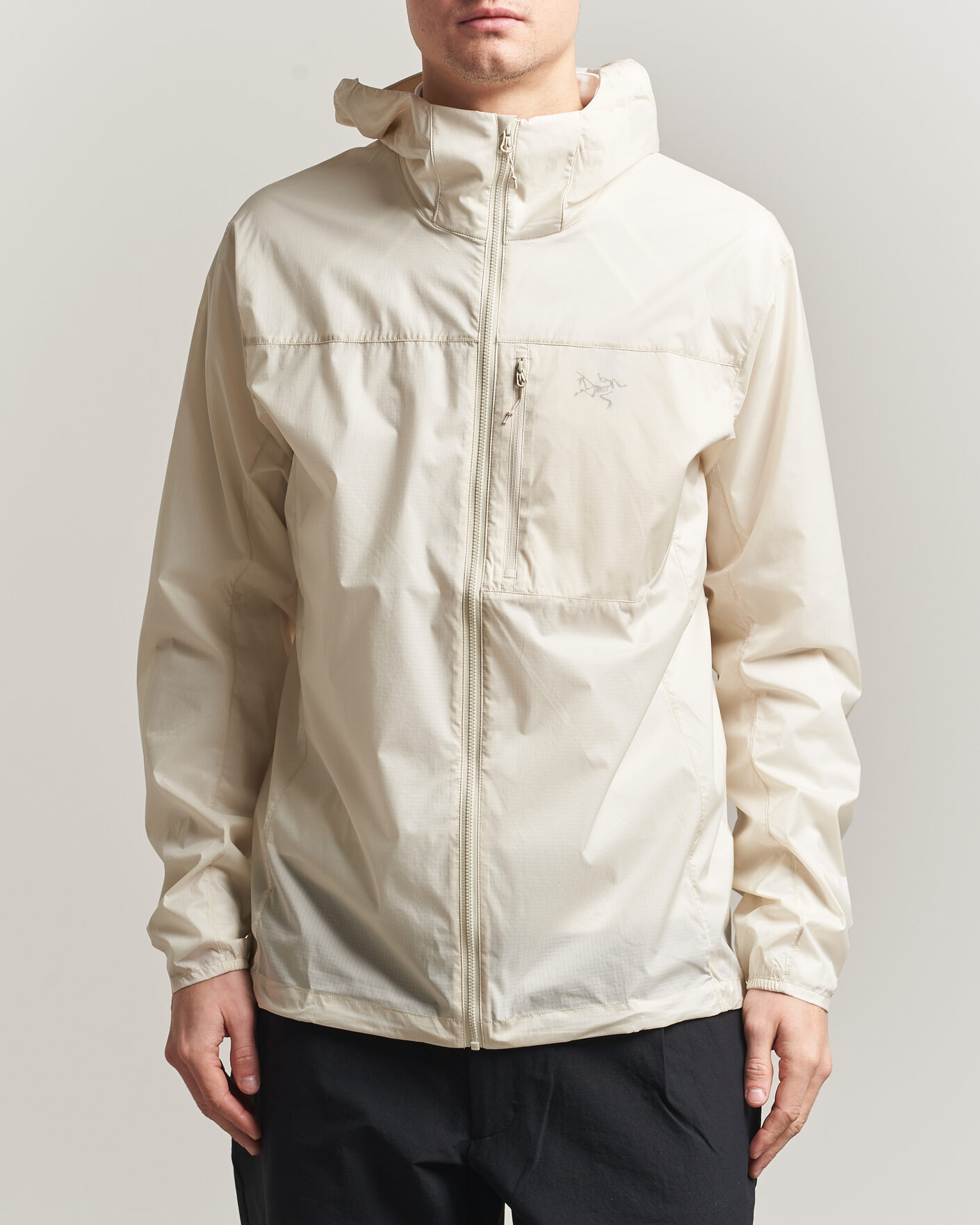 Mies | Takit | Arc'teryx | Squamish Lightweight Hooded Jacket Sea Salt