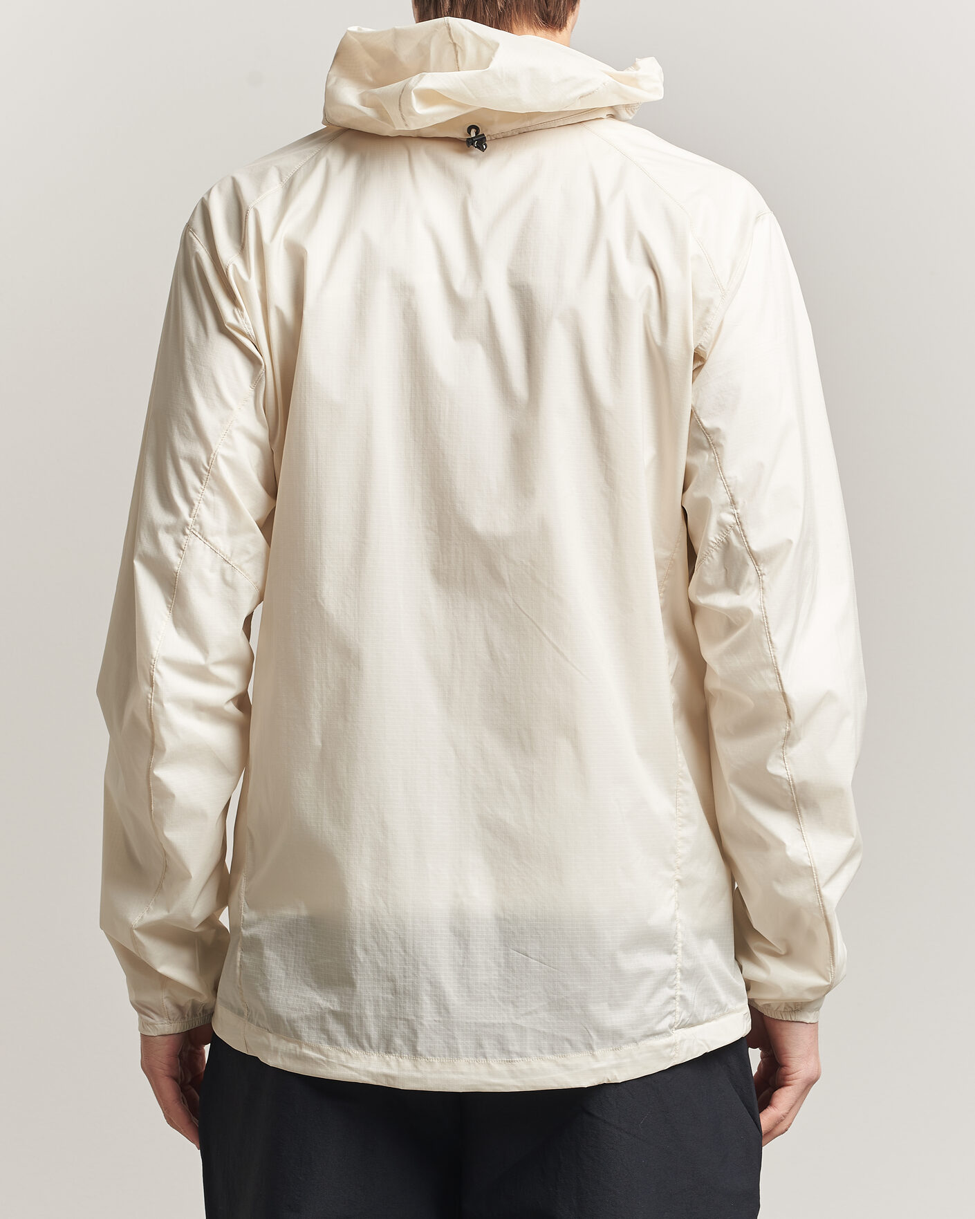 Mies | Takit | Arc'teryx | Squamish Lightweight Hooded Jacket Sea Salt