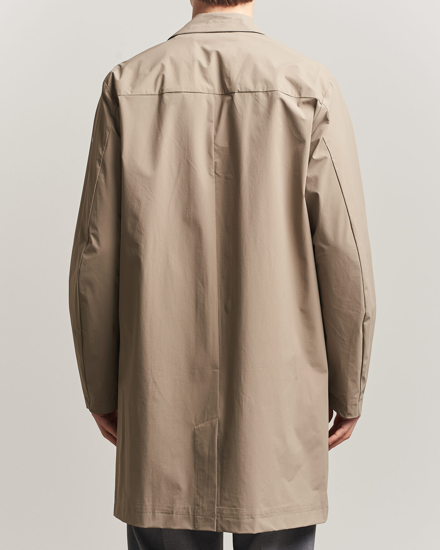 Mies | Takit | Scandinavian Edition | Ascend II Lightweight Coat Sand