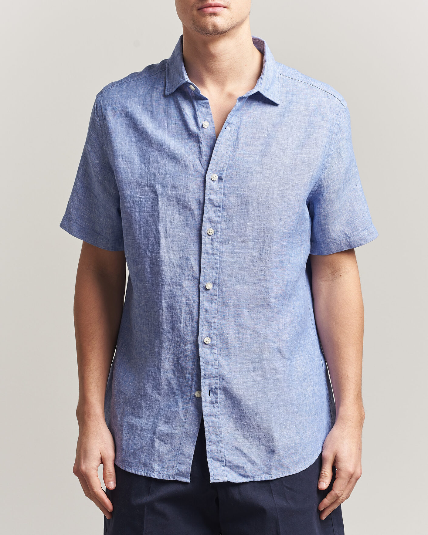 Mies | Kauluspaidat | Charles Tyrwhitt | Pure Linen Short Sleeve Slim Fit Shirt Cornflower Blue