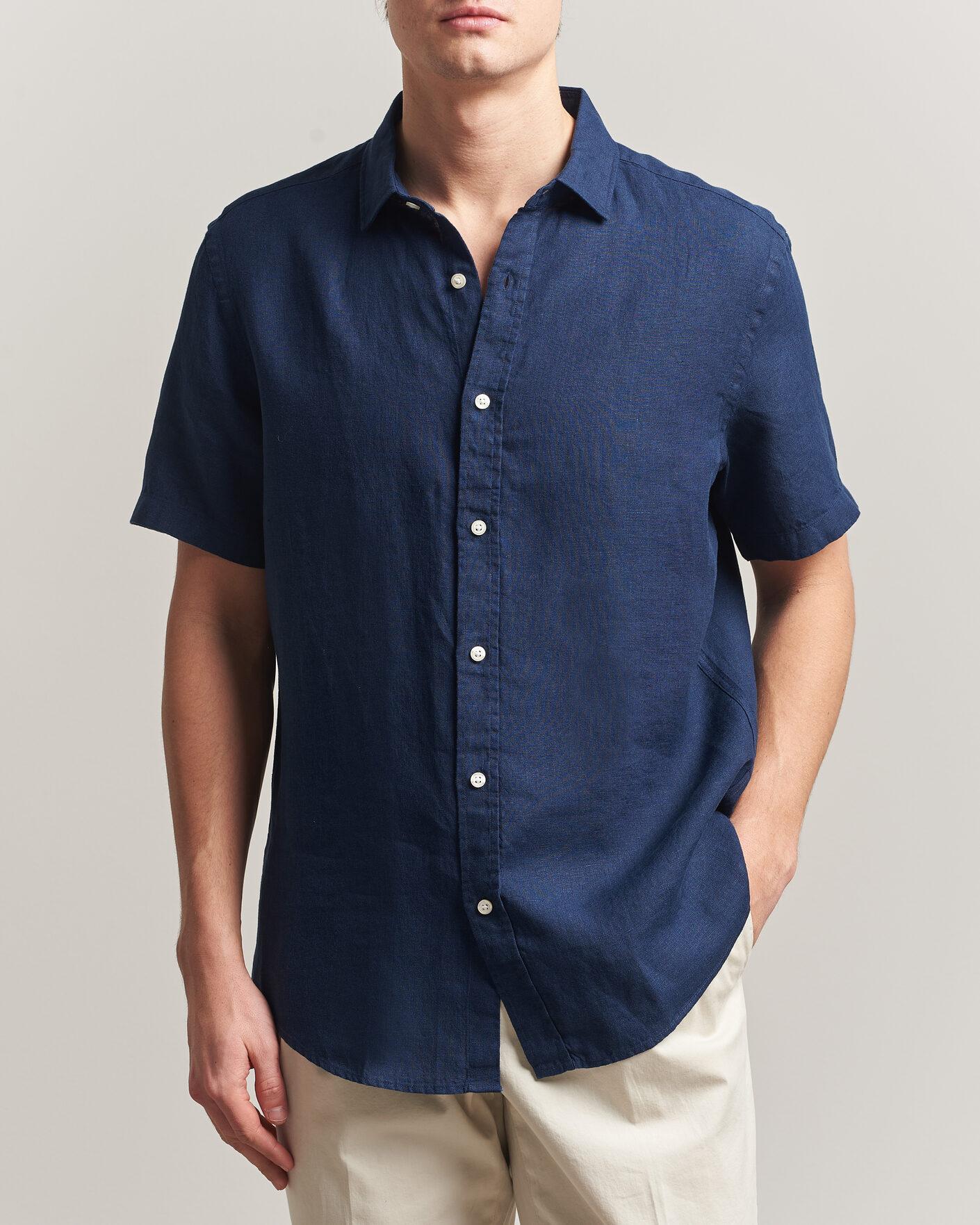 Mies | Kauluspaidat | Charles Tyrwhitt | Pure Linen Short Sleeve Slim Fit Shirt Navy
