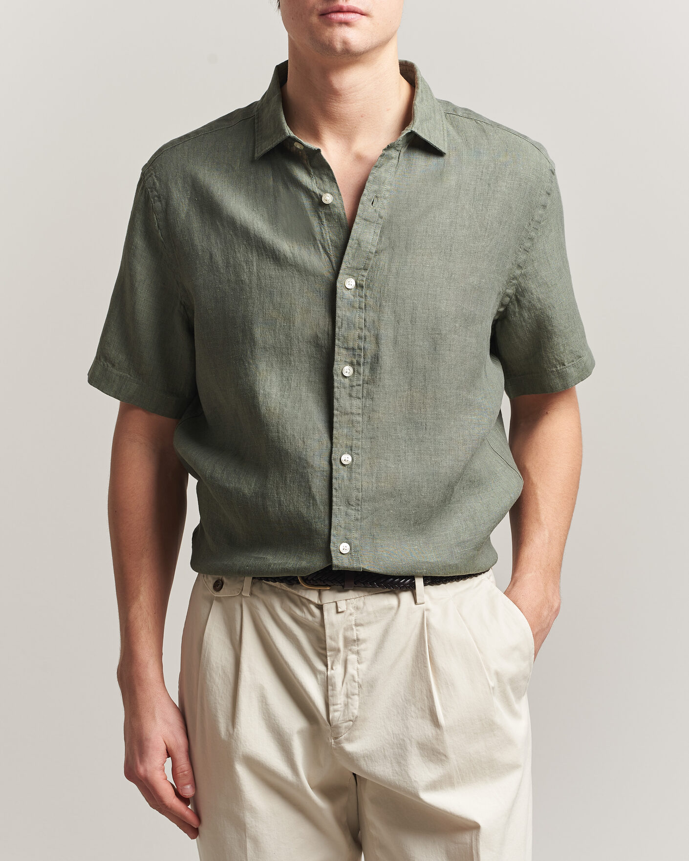 Mies | Kauluspaidat | Charles Tyrwhitt | Pure Linen Short Sleeve Slim Fit Shirt Olive
