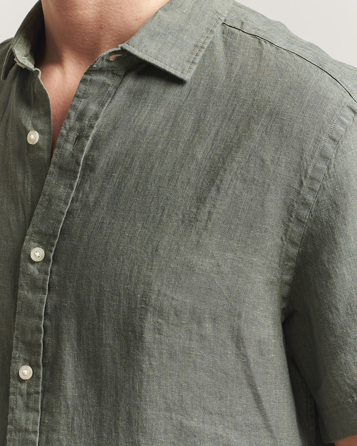 Mies | Kauluspaidat | Charles Tyrwhitt | Pure Linen Short Sleeve Slim Fit Shirt Olive