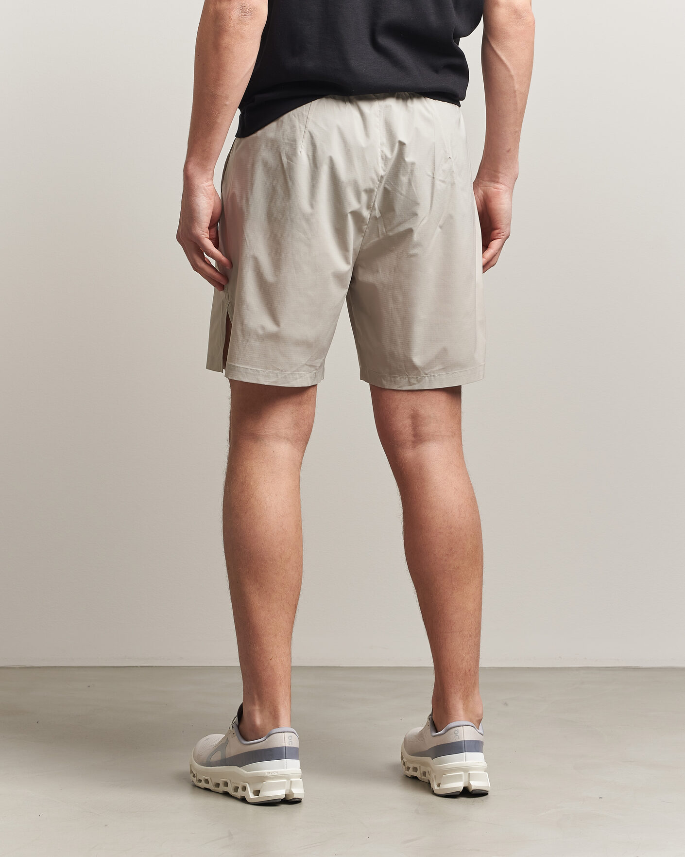 Mies | Shortsit | Houdini | Pace Light Shorts Greenish Grey
