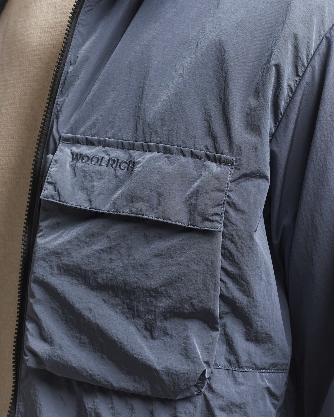 Mies | Takit | Woolrich | Shiny Nylon Hooded Jacket Grisaille