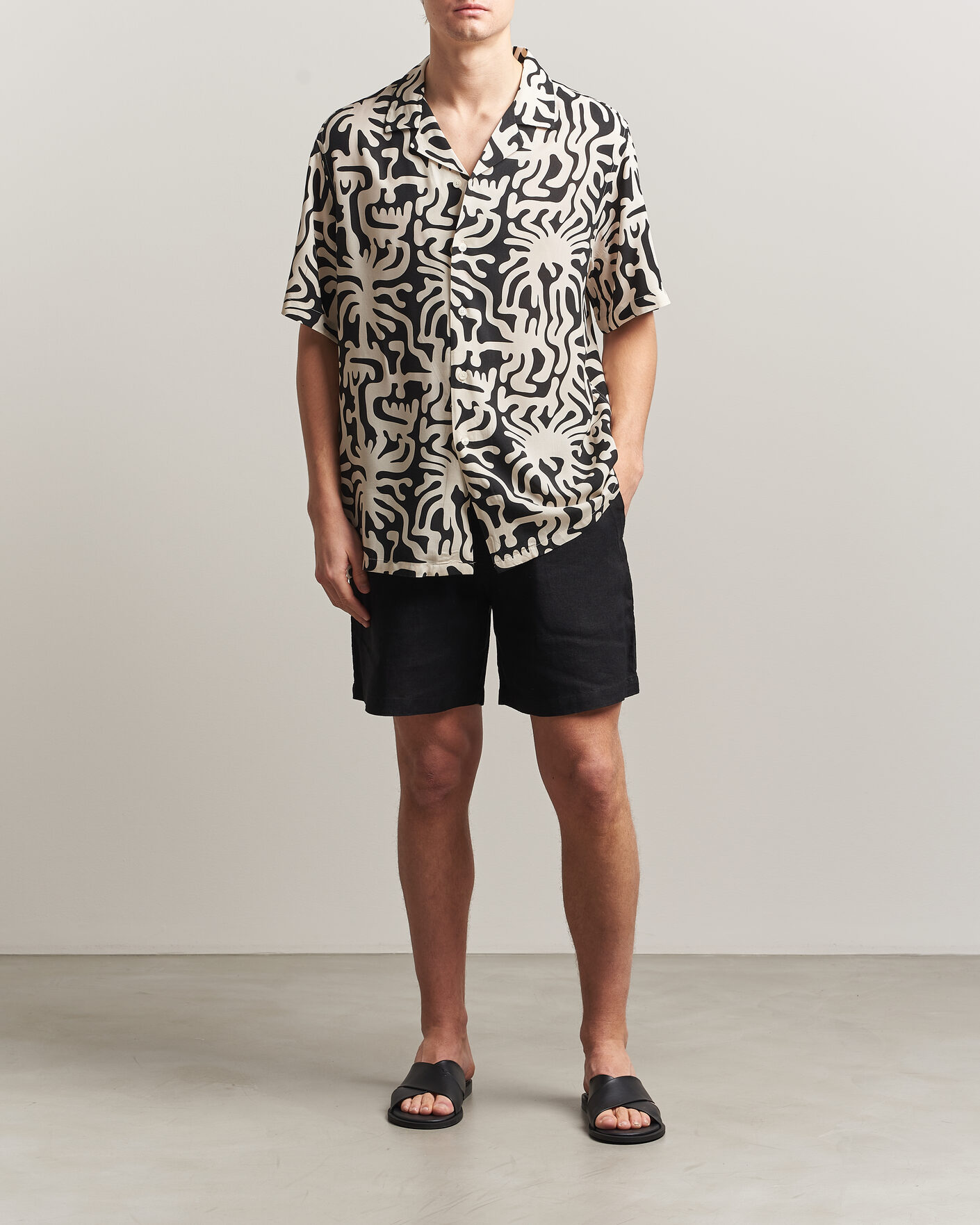 Mies | Shortsit | OAS | Porto Linen Shorts Black