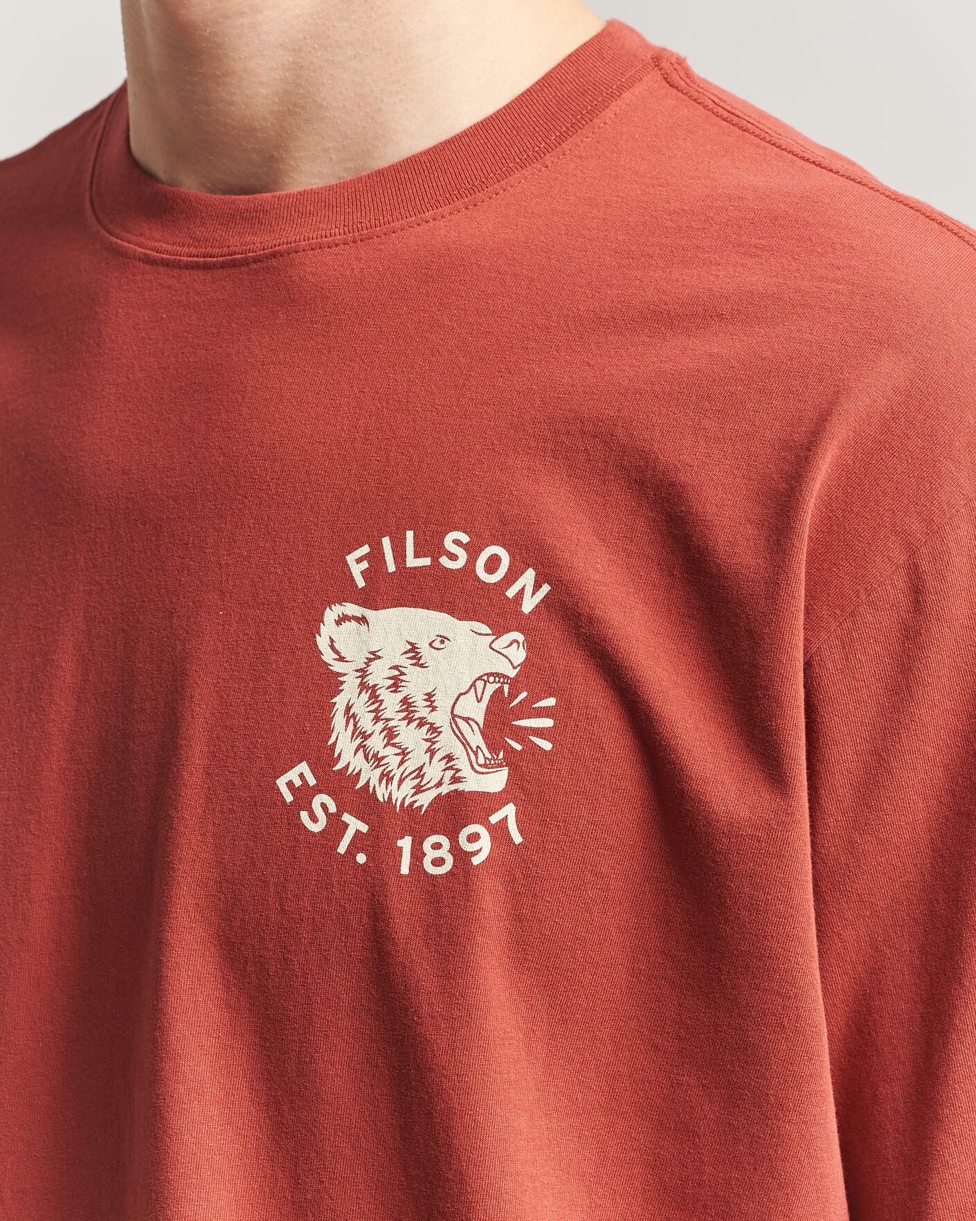 Mies | T-paidat | Filson | Bear Graphic T-Shirt Chili Oil