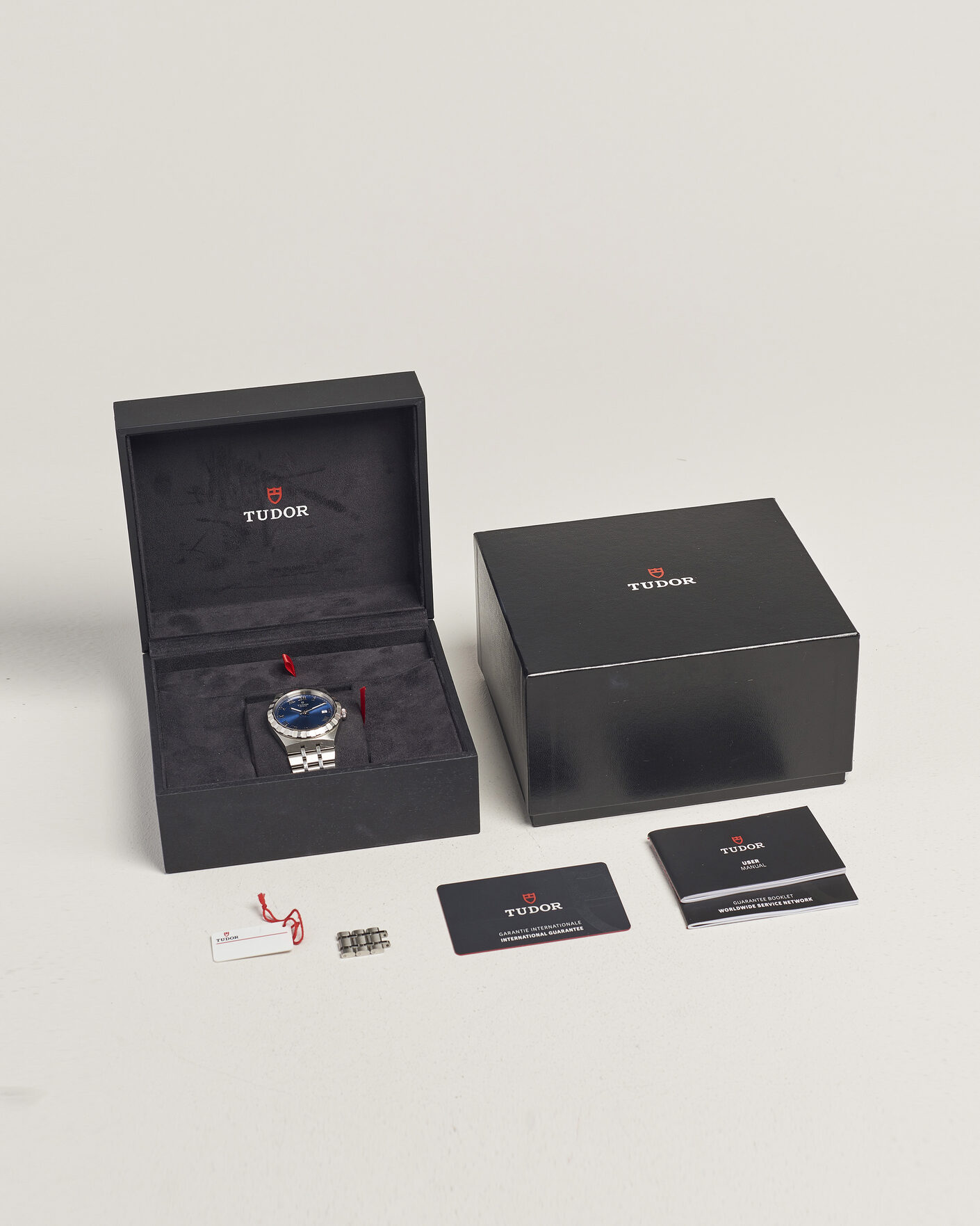 Mies | Pre-Owned & Vintage Watches | Tudor Pre-Owned | Royal 38