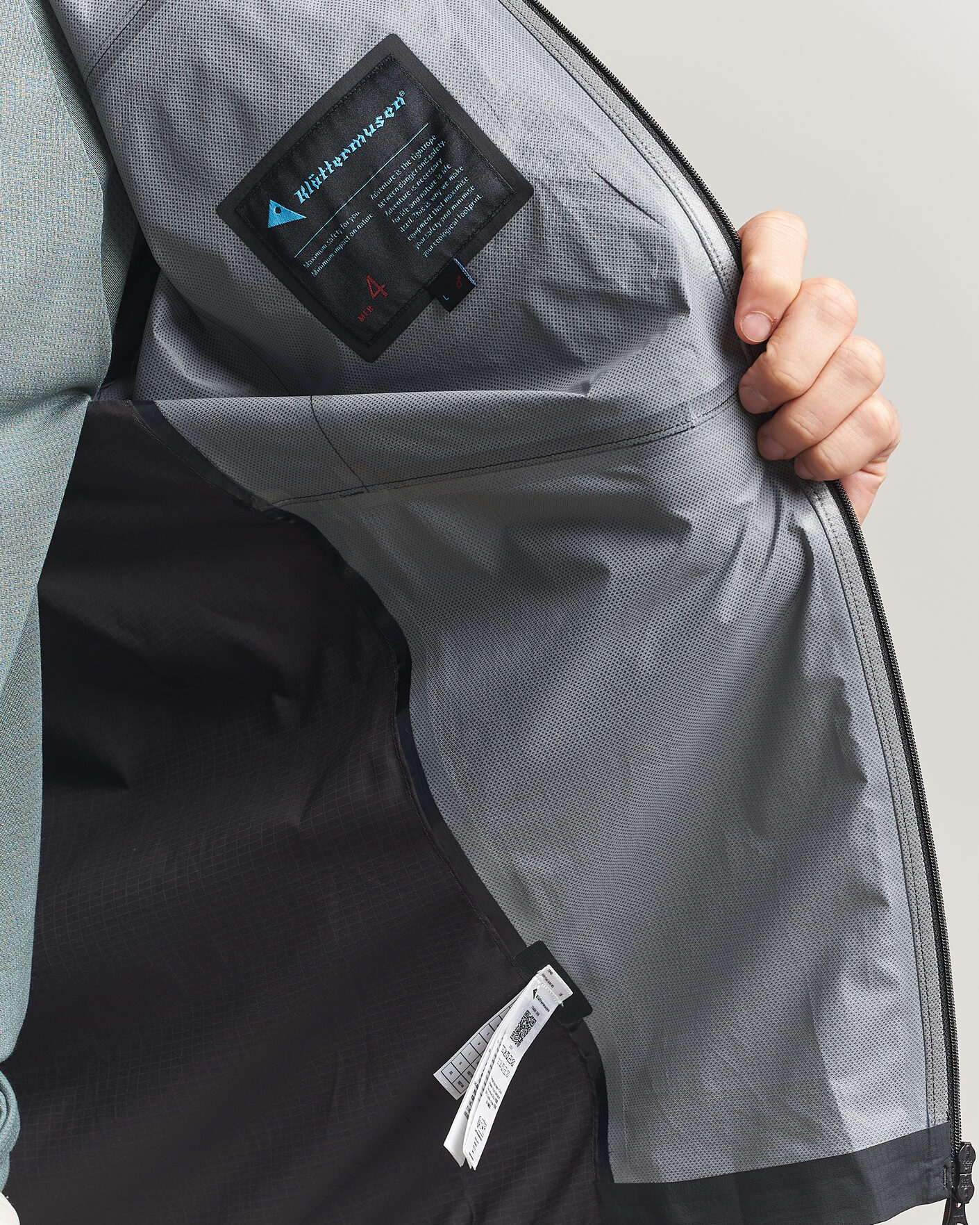 Mies | Takit | Klättermusen | Vidre Hood Jacket Black