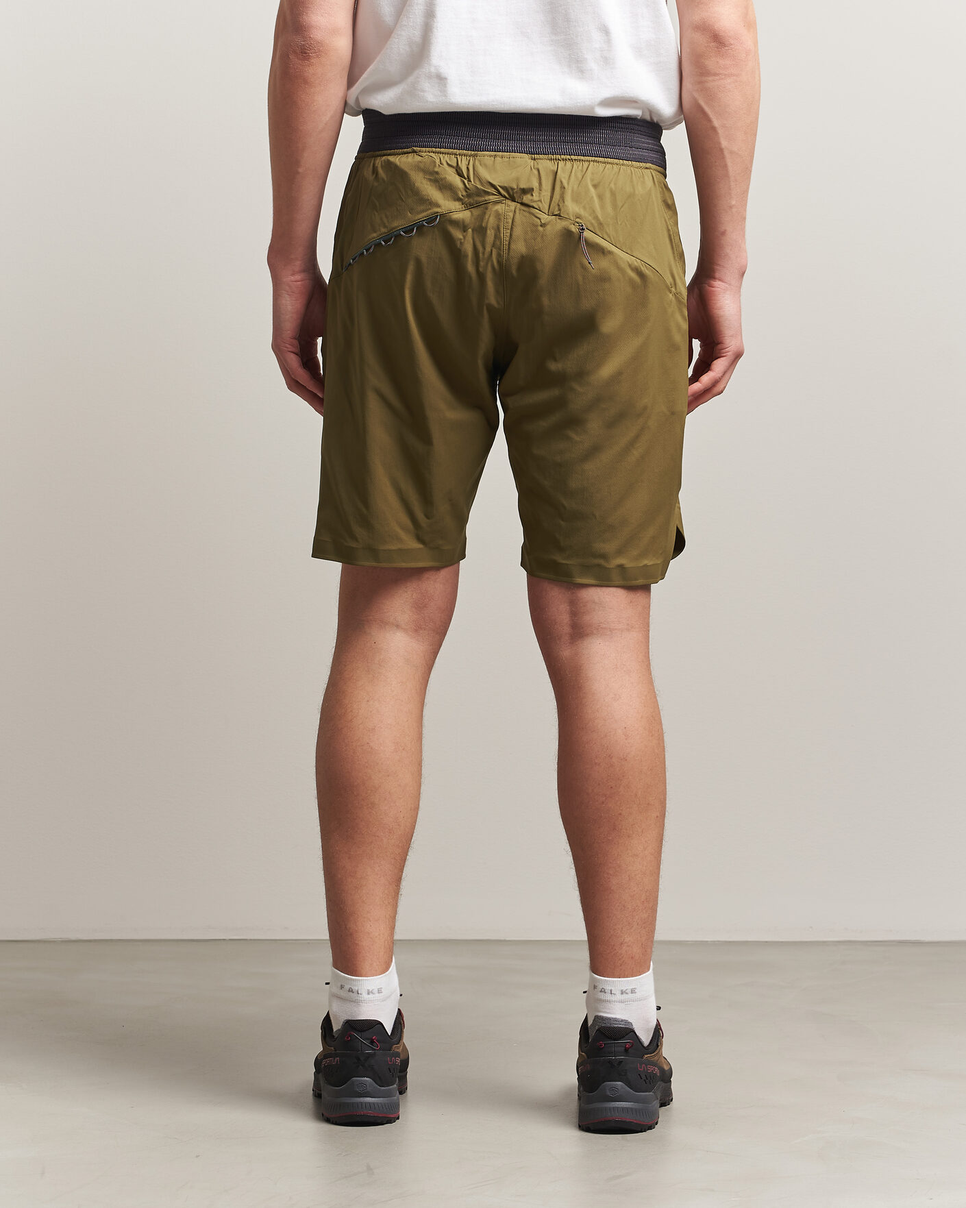 Mies | Shortsit | Klättermusen | Nal Windbreaker Shorts Olive