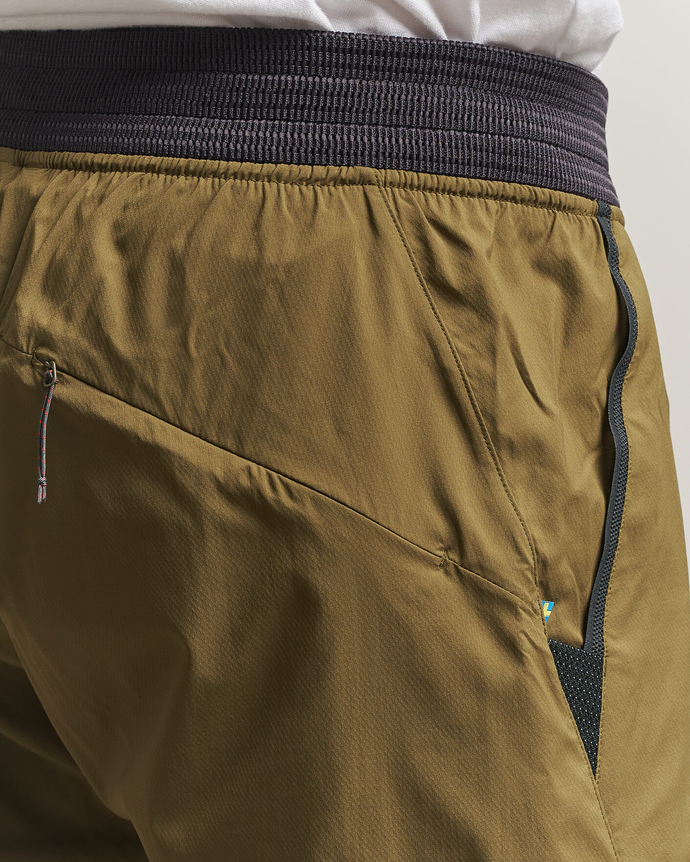 Mies | Shortsit | Klättermusen | Nal Windbreaker Shorts Olive