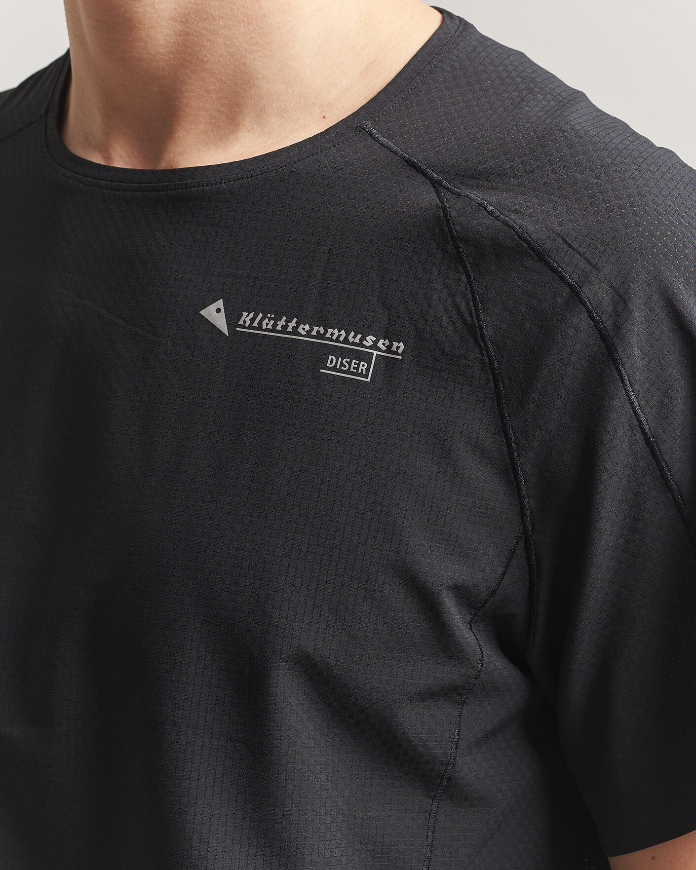 Mies | T-paidat | Klättermusen | Diser Lightweight T-Shirt Black