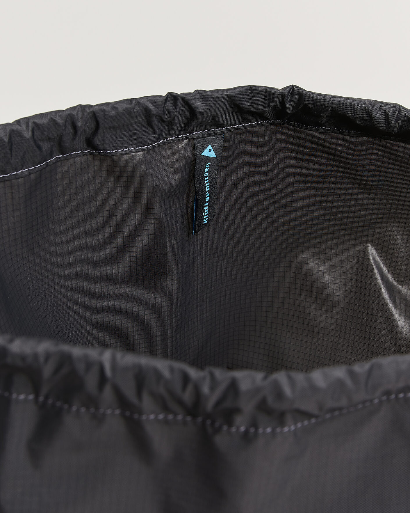 Mies | Laukut | Klättermusen | Algir Sack Pack Raven