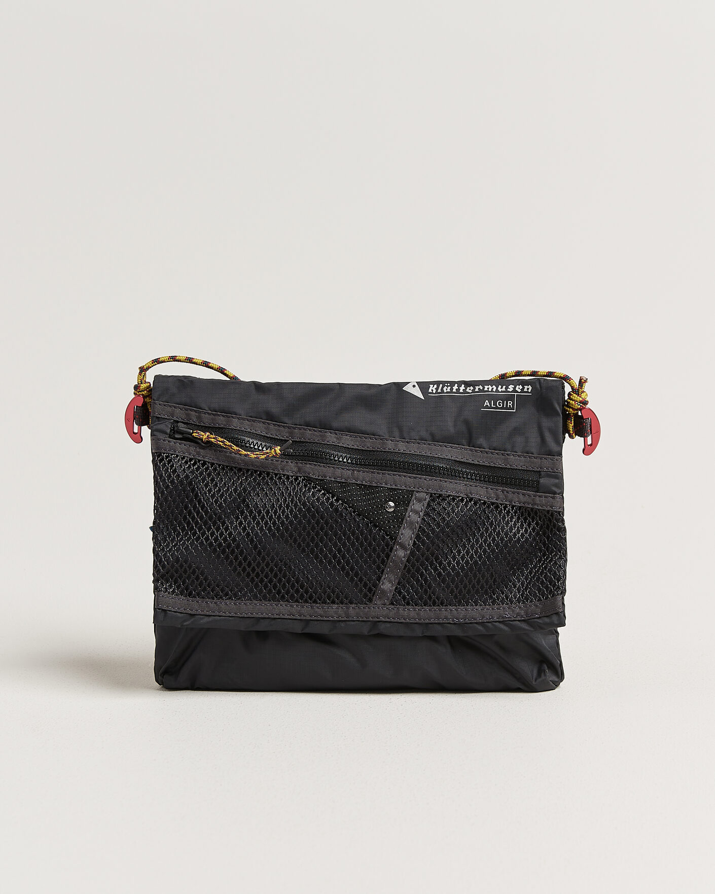 Mies | Laukut | Klättermusen | Algir Foldover Bag Raven