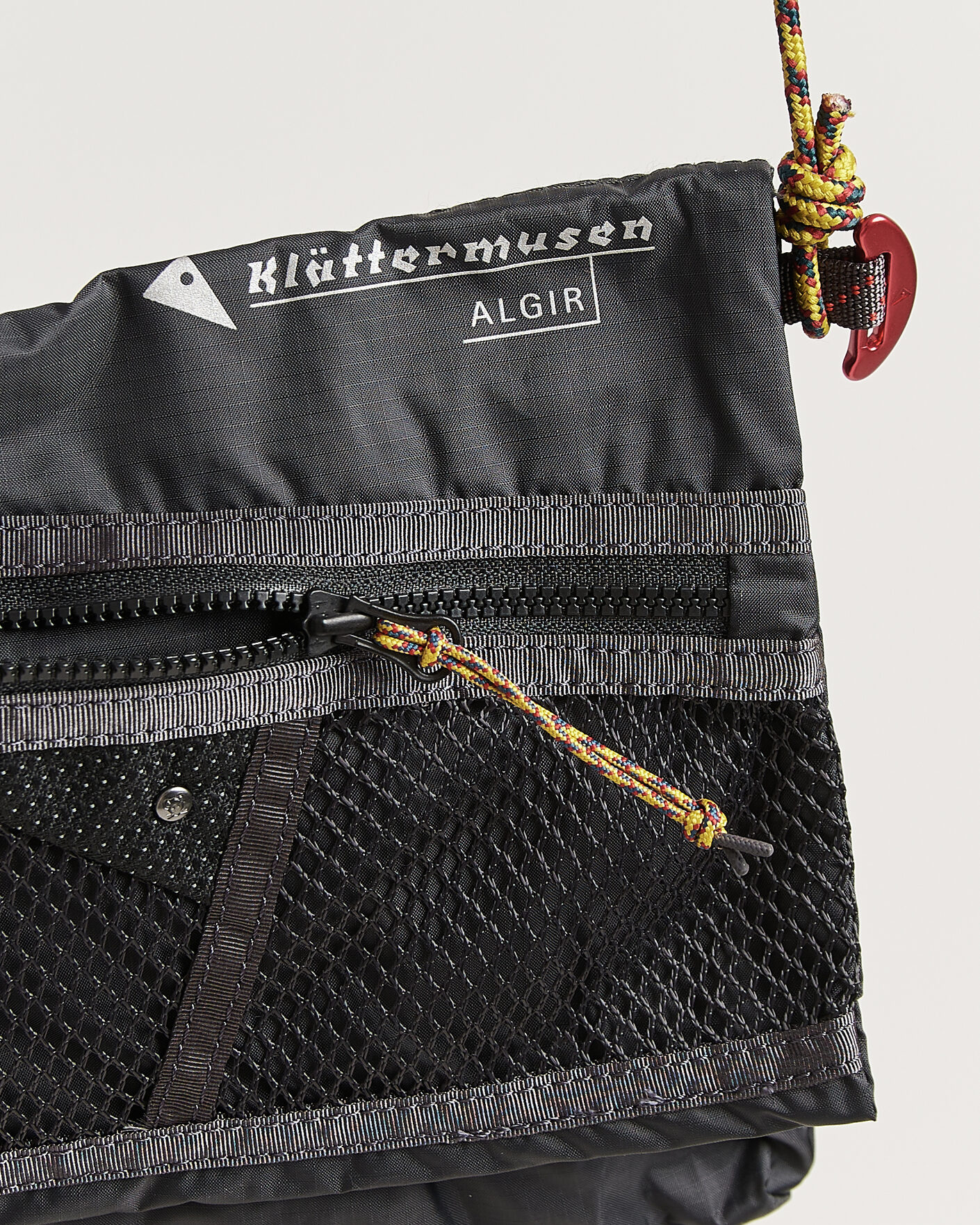 Mies | Laukut | Klättermusen | Algir Foldover Bag Raven