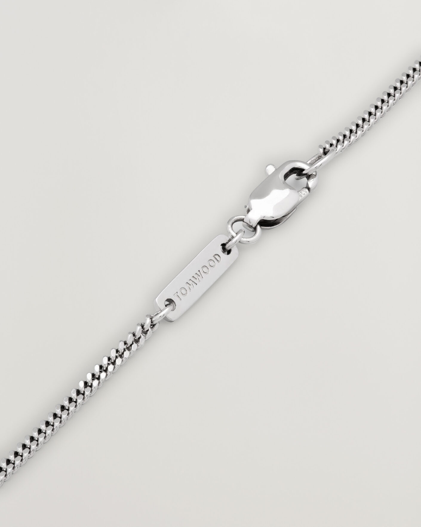 Mies | Korut | Tom Wood | ID Pendant 21,5 Inches Silver