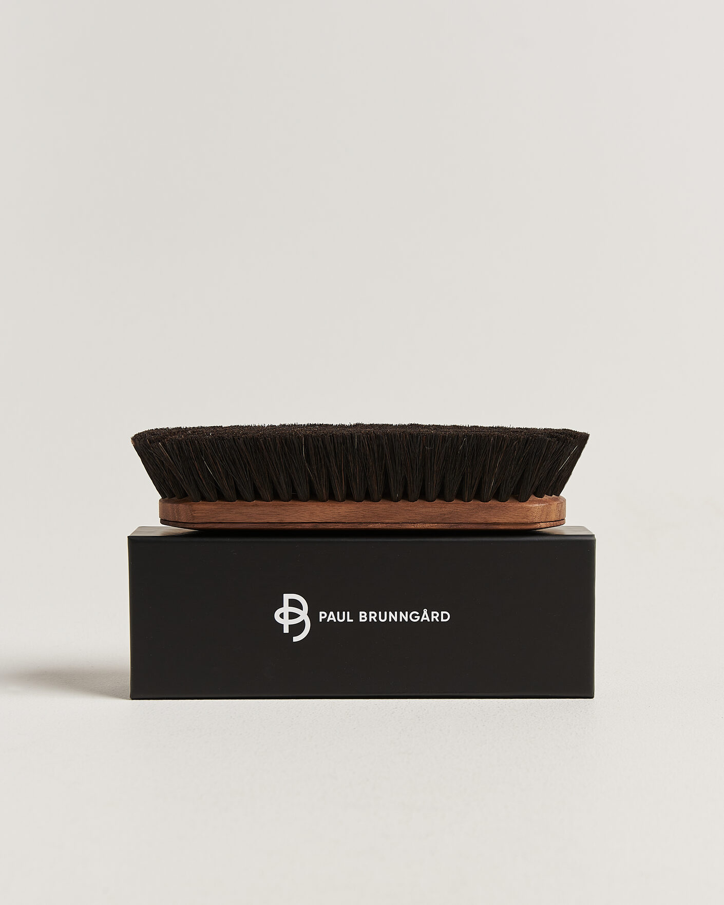 Mies | Kenkien huolto | Paul Brunngård | Horse Hair Brush Black
