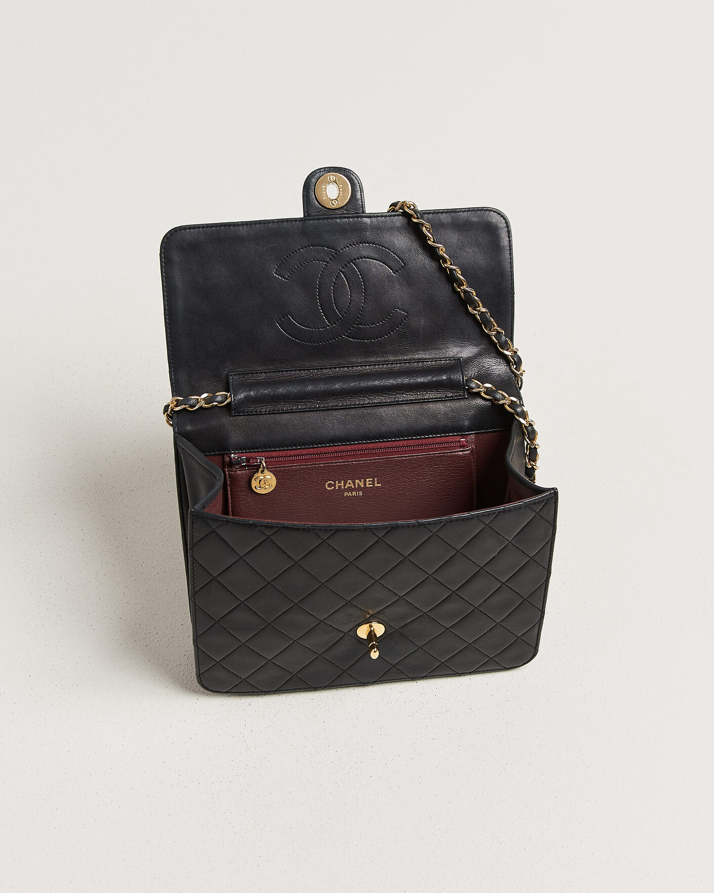 Mies | Pre-Owned & Vintage Bags | Chanel Pre-Owned | Single Flap Bag Black