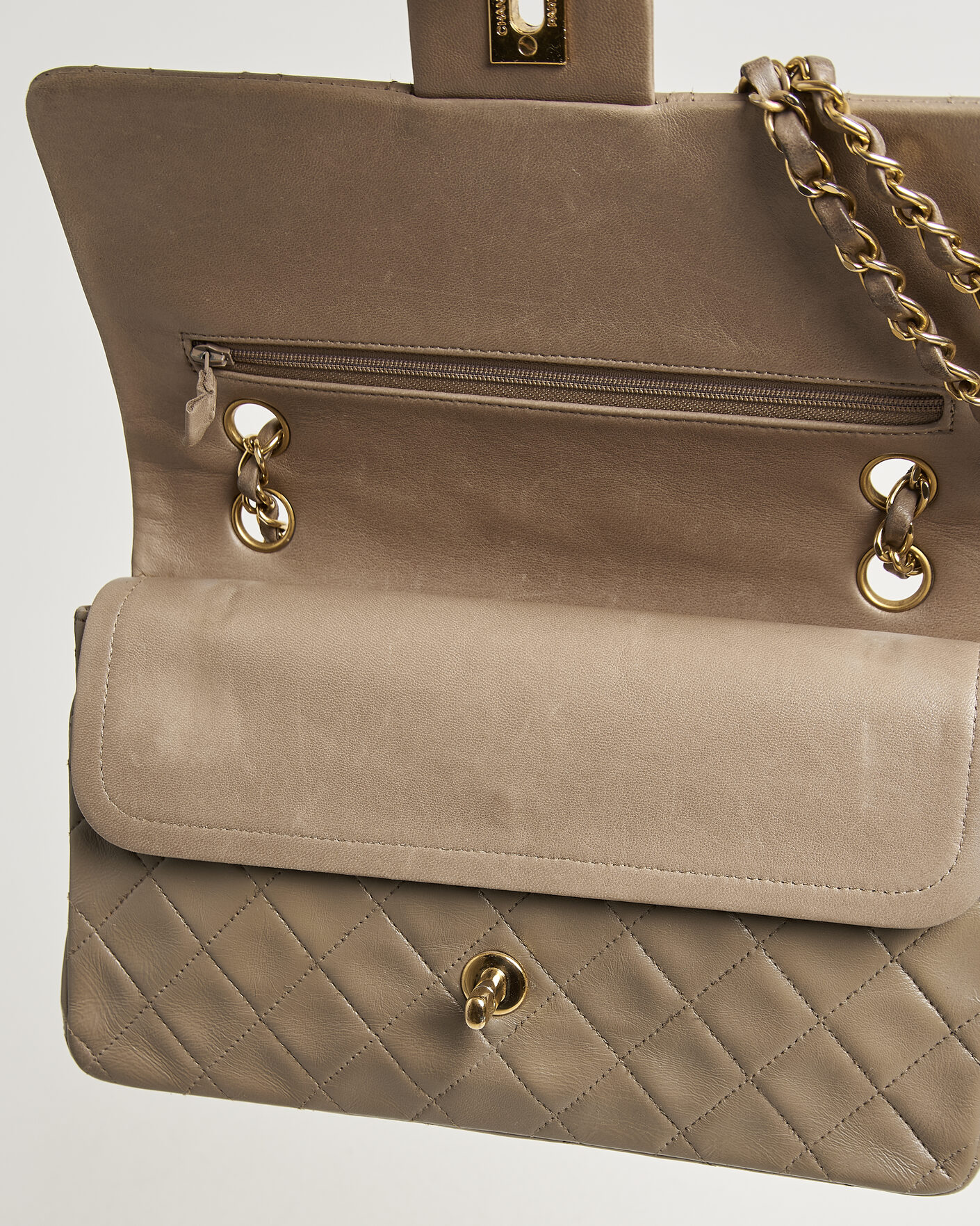 Mies | Pre-Owned & Vintage Bags | Chanel Pre-Owned | Classic Medium Double Flap Bag Lambskin Beige