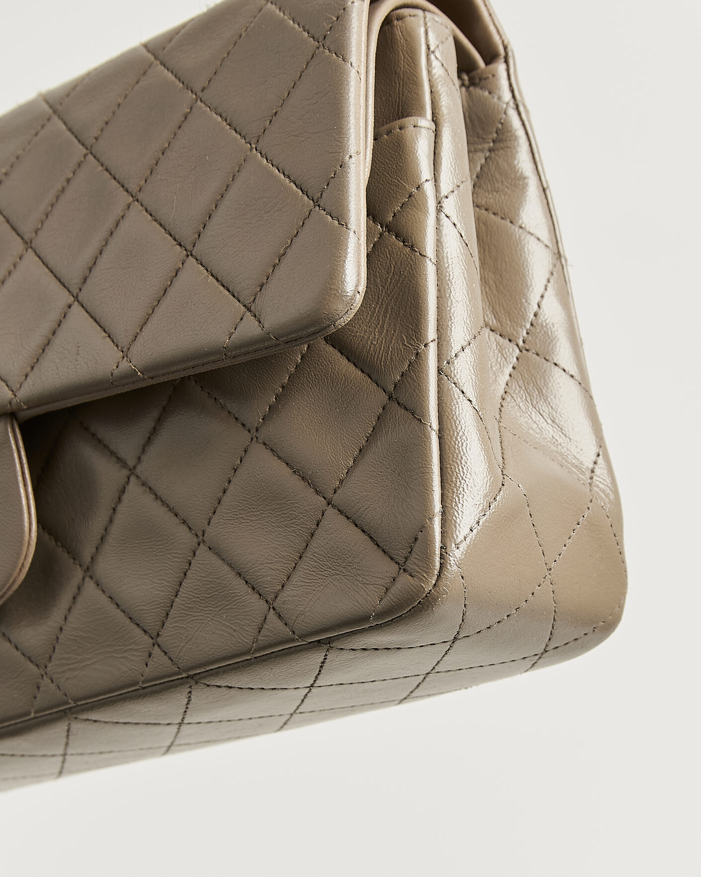 Mies | Pre-Owned & Vintage Bags | Chanel Pre-Owned | Classic Medium Double Flap Bag Lambskin Beige