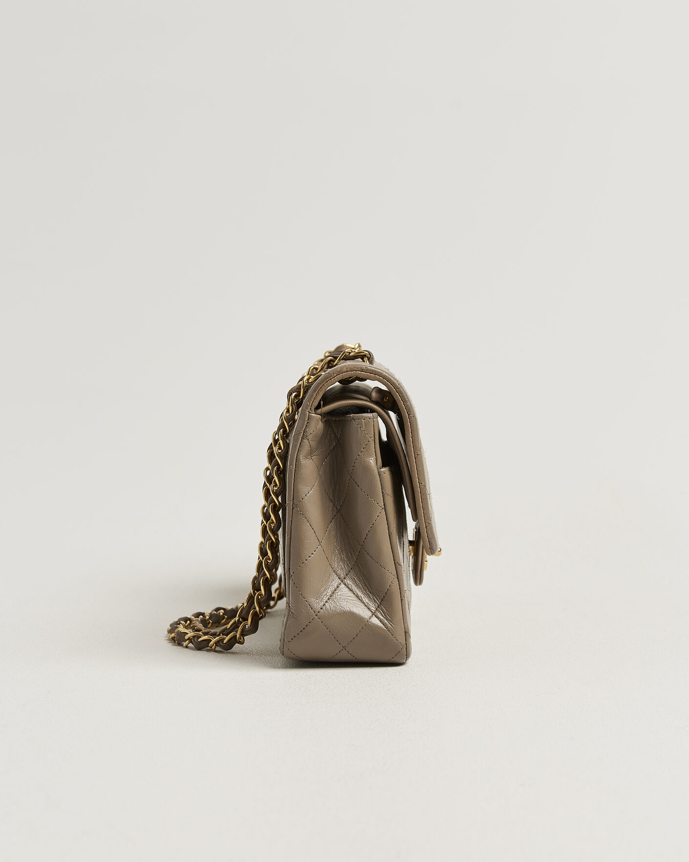 Mies | Pre-Owned & Vintage Bags | Chanel Pre-Owned | Classic Medium Double Flap Bag Lambskin Beige