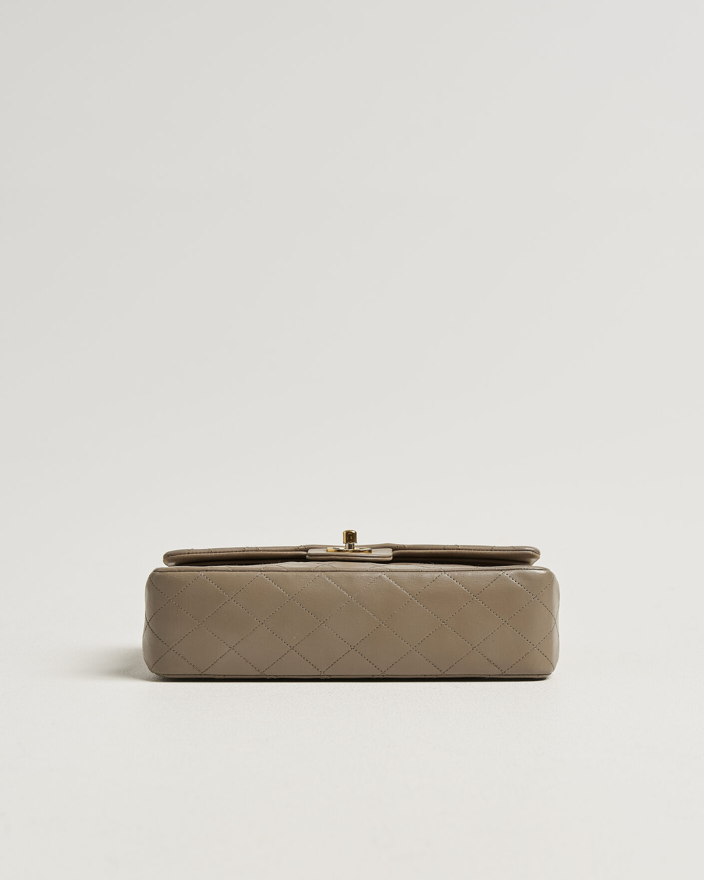 Mies | Pre-Owned & Vintage Bags | Chanel Pre-Owned | Classic Medium Double Flap Bag Lambskin Beige