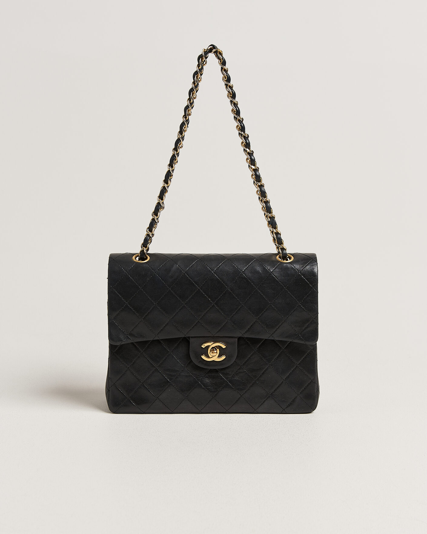 Mies | Pre-Owned & Vintage Bags | Chanel Pre-Owned | Classic Medium Square Double Flap Bag Lambskin Black