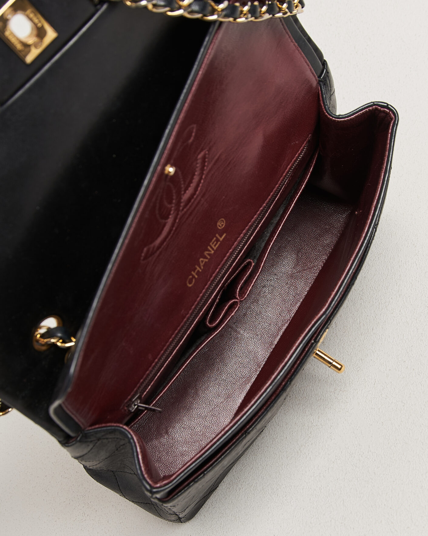 Mies | Pre-Owned & Vintage Bags | Chanel Pre-Owned | Classic Medium Square Double Flap Bag Lambskin Black