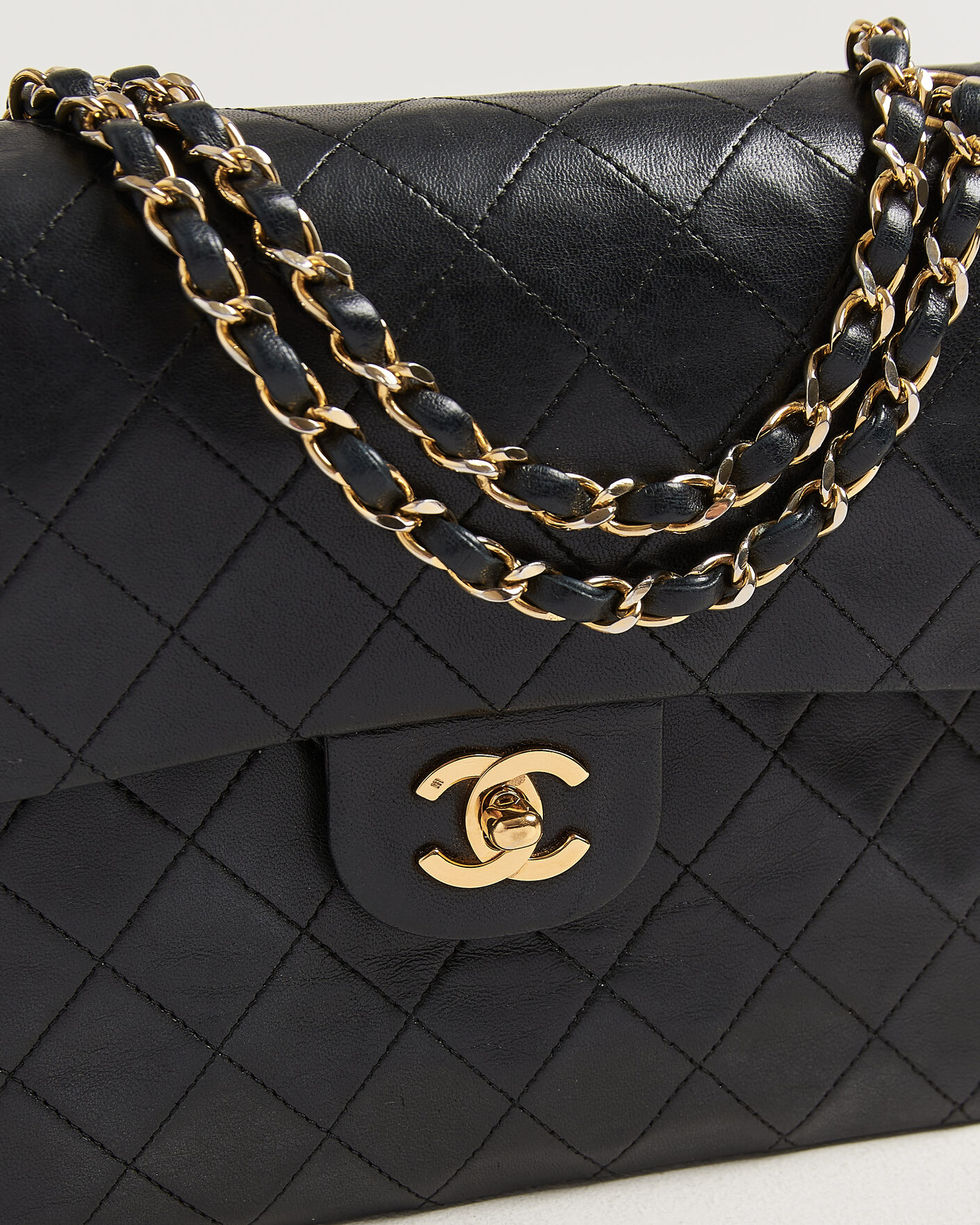 Mies | Pre-Owned & Vintage Bags | Chanel Pre-Owned | Classic Medium Square Double Flap Bag Lambskin Black