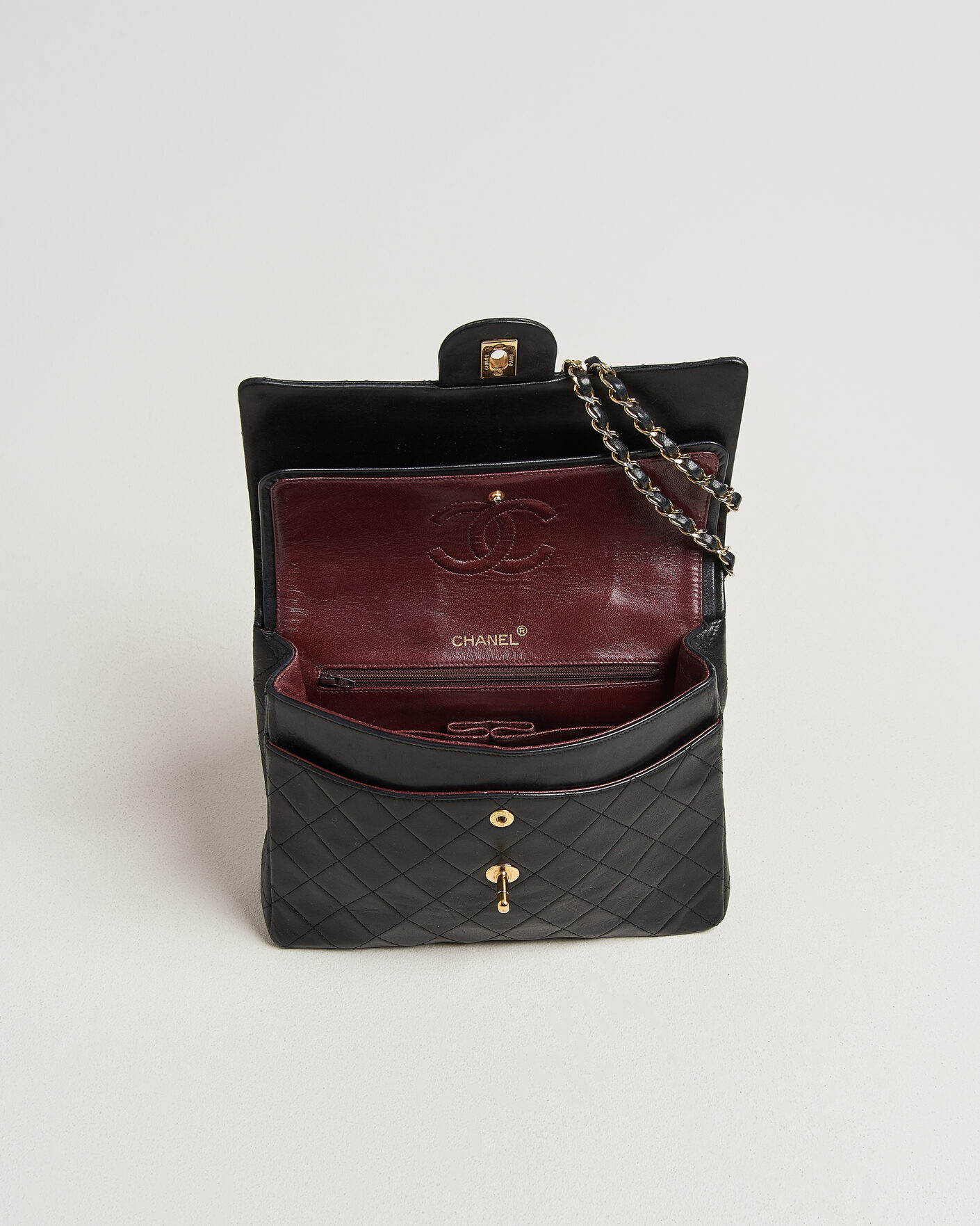 Mies | Pre-Owned & Vintage Bags | Chanel Pre-Owned | Classic Medium Square Double Flap Bag Lambskin Black