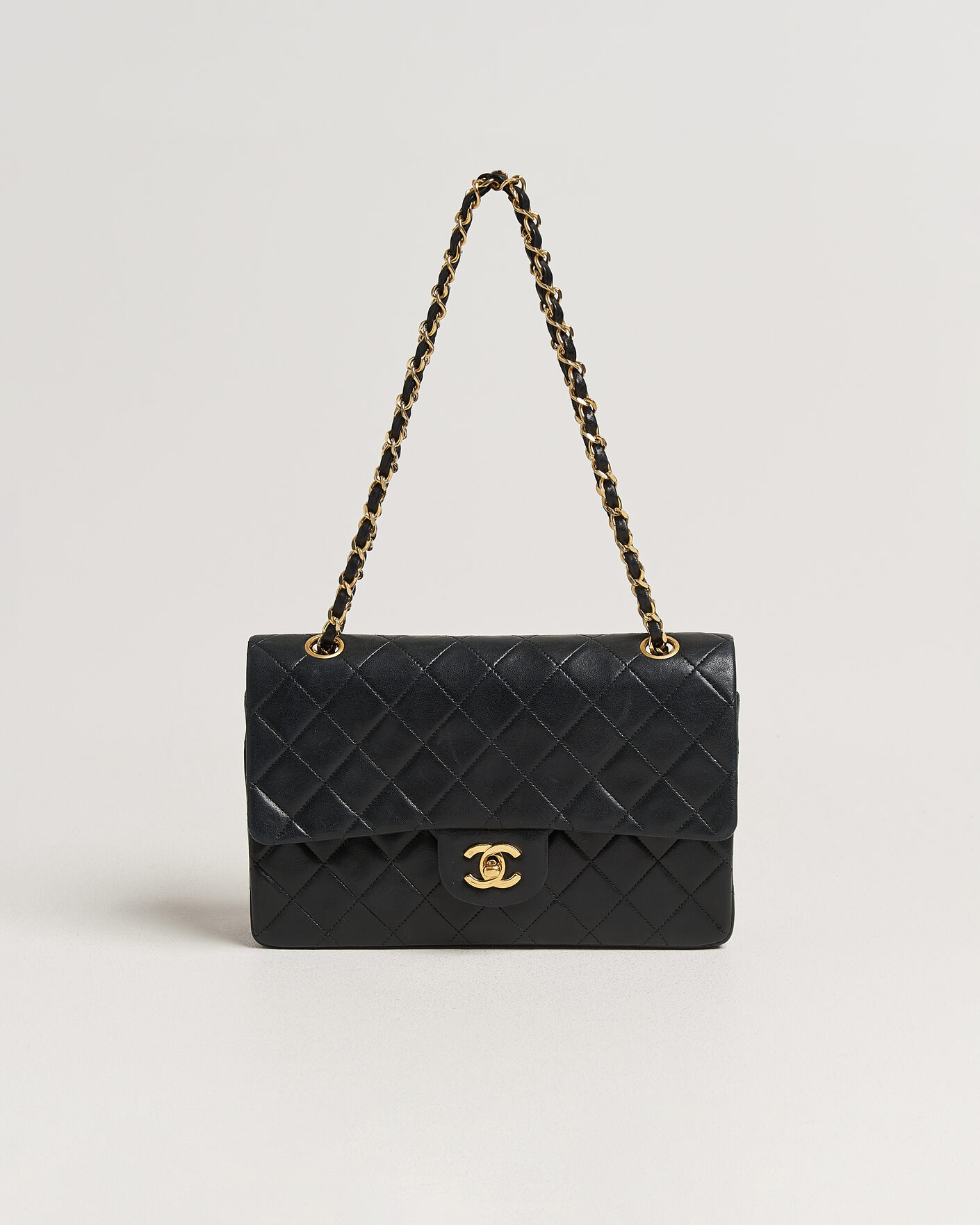Mies | Pre-Owned & Vintage Bags | Chanel Pre-Owned | Classic Medium Double Flap Bag Lambskin Black