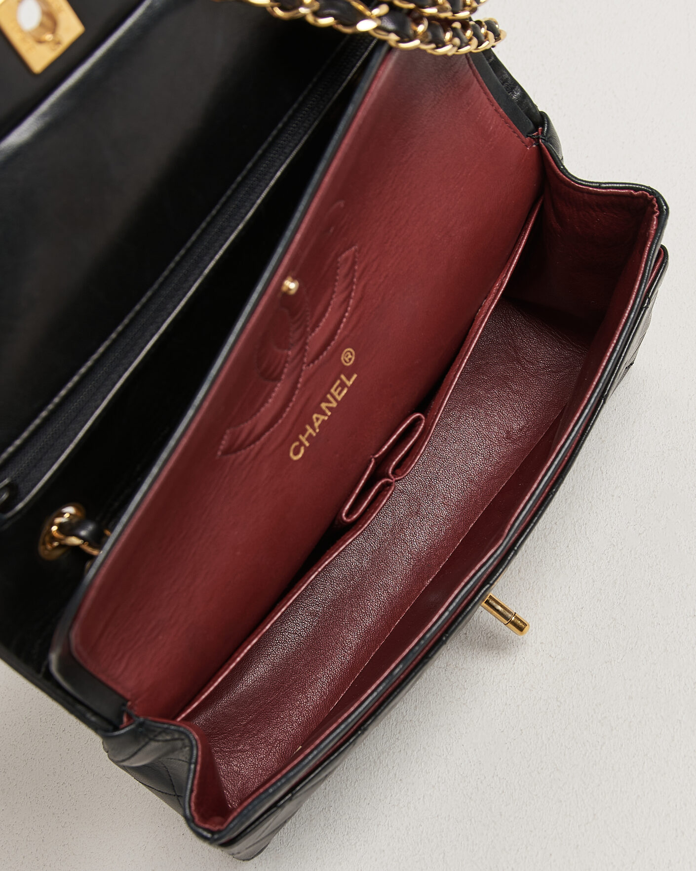 Mies | Pre-Owned & Vintage Bags | Chanel Pre-Owned | Classic Medium Double Flap Bag Lambskin Black