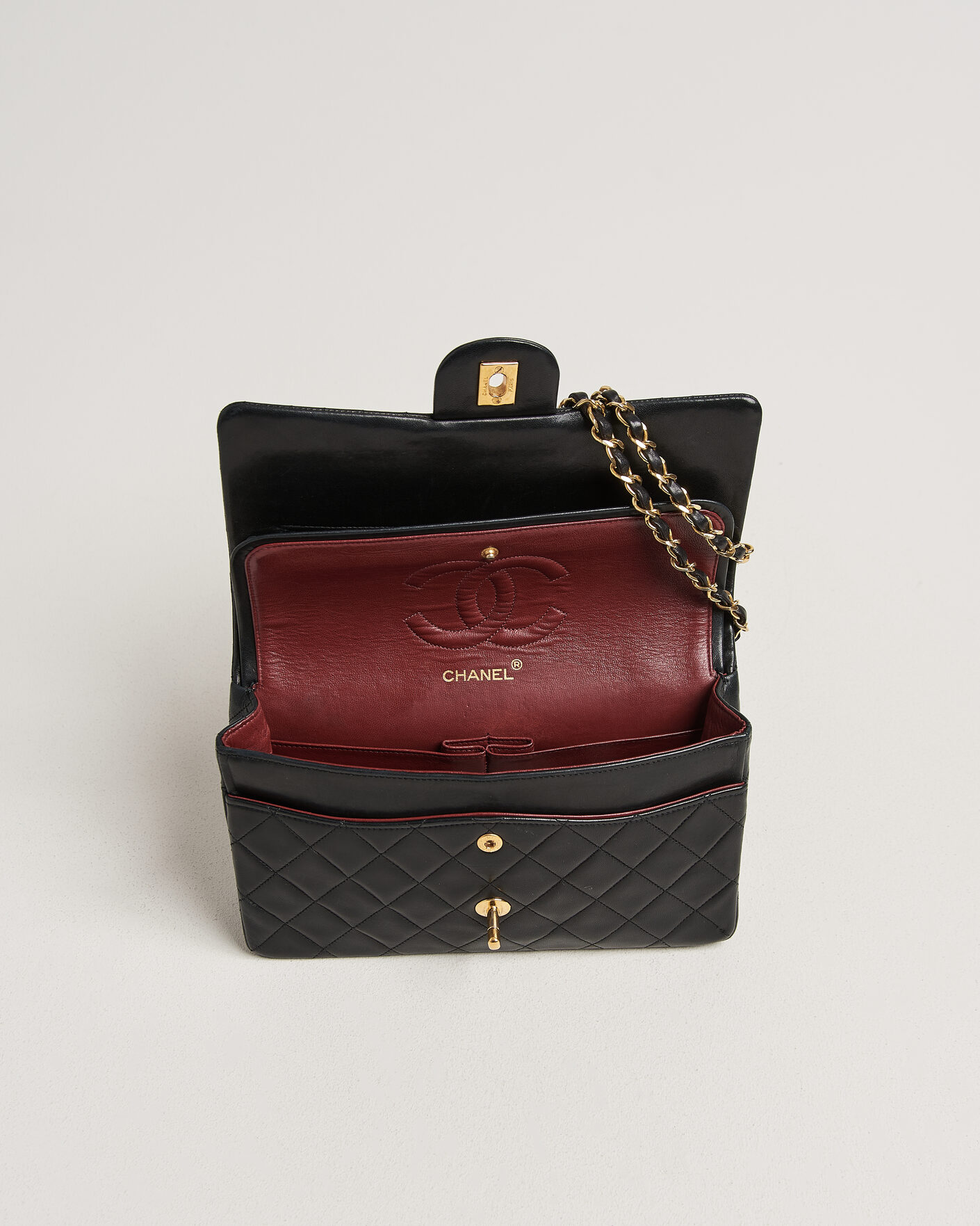 Mies | Pre-Owned & Vintage Bags | Chanel Pre-Owned | Classic Medium Double Flap Bag Lambskin Black