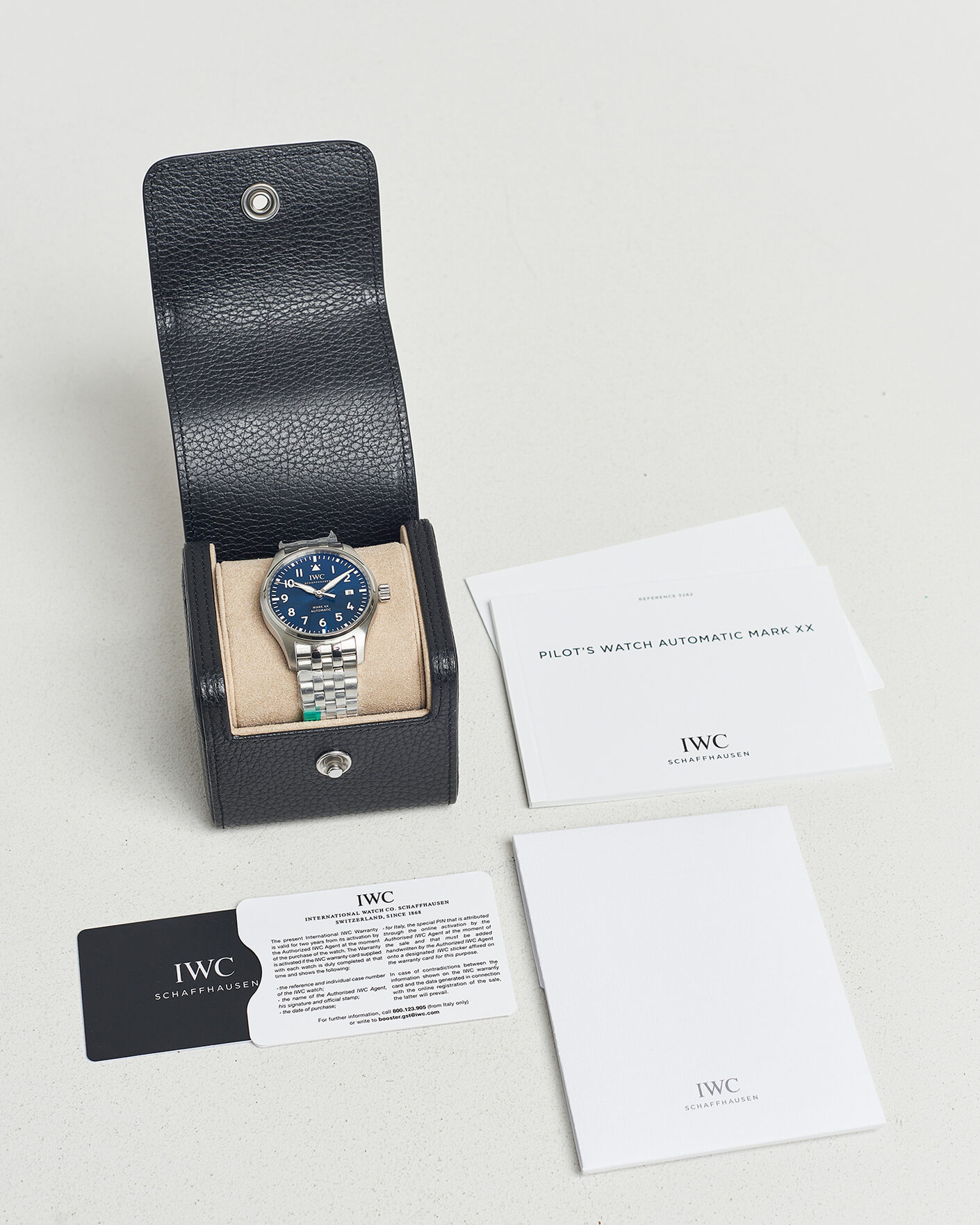 Mies | Pre-Owned & Vintage Watches | IWC Pre-Owned | Pilot's Watch Mark XX  