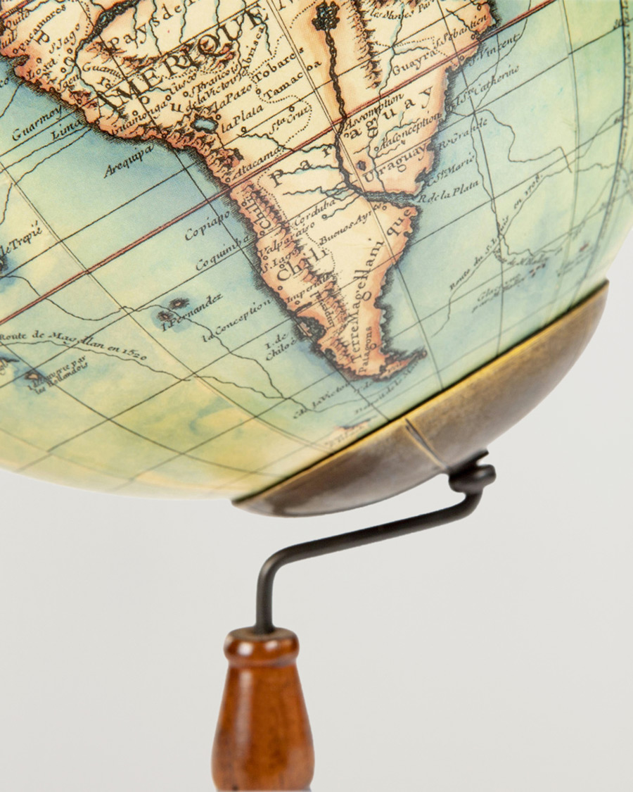 Mies | Kotiin | Authentic Models | Vaugondy Globe