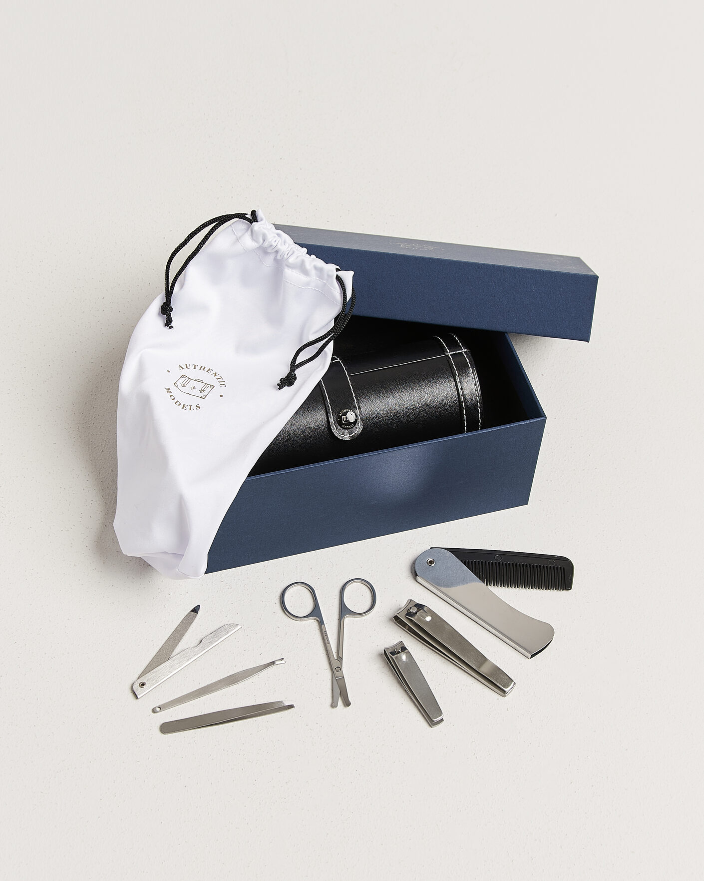 Mies | Kotiin | Authentic Models | Grooming Kit