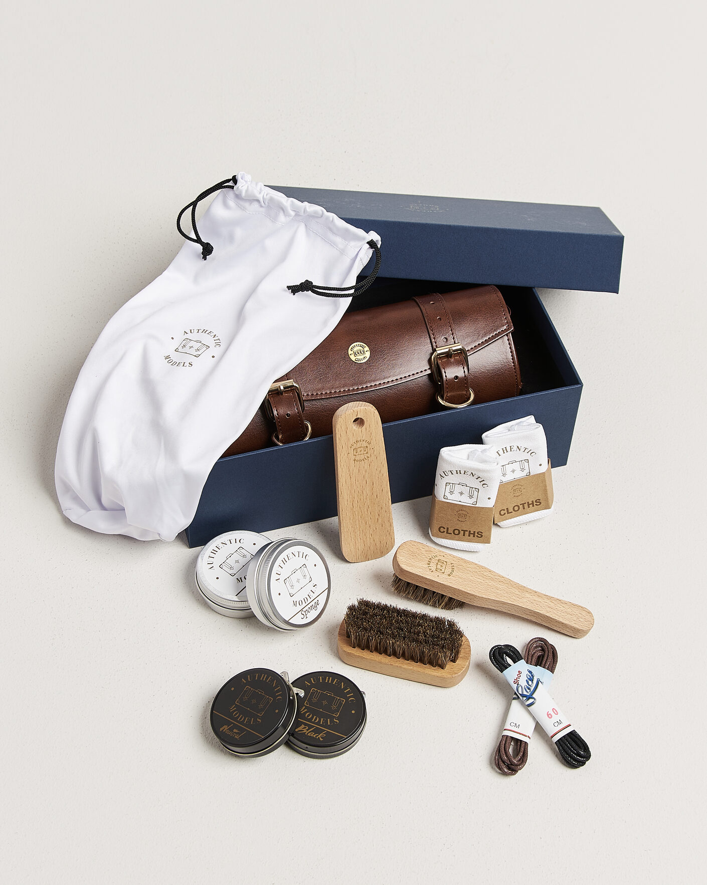 Mies | Kenkien huolto | Authentic Models | Shoe Polishing Kit