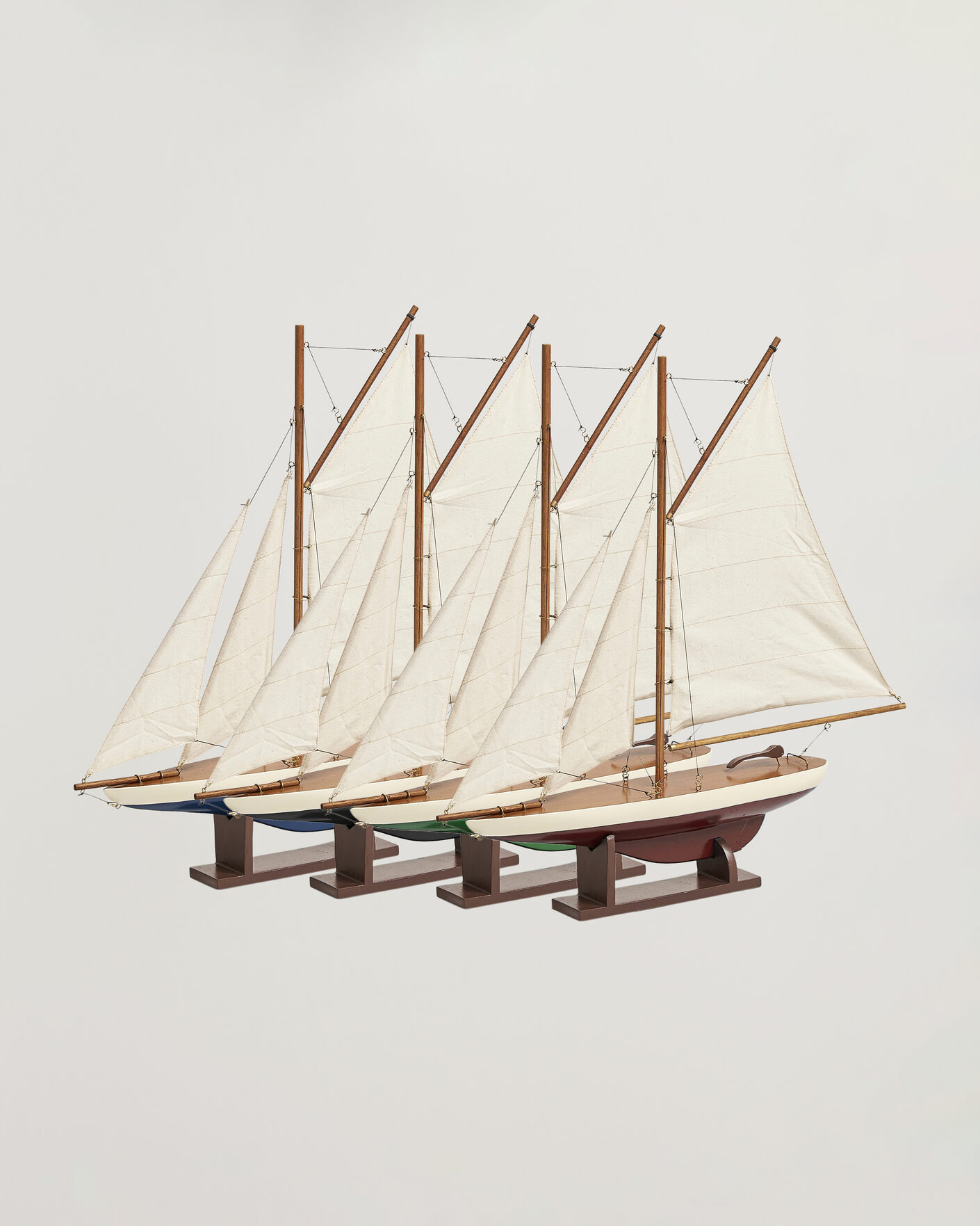 Mies | Kotiin | Authentic Models | Mini Pond Yachts 