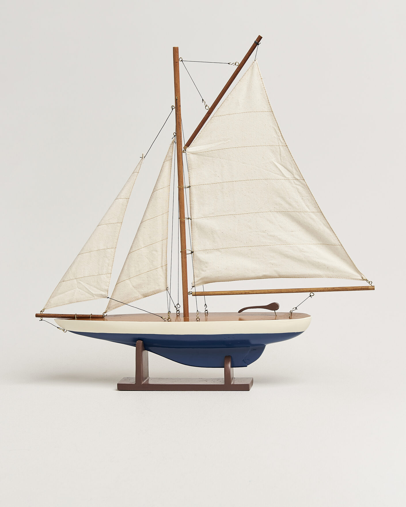 Mies | Kotiin | Authentic Models | Mini Pond Yachts 