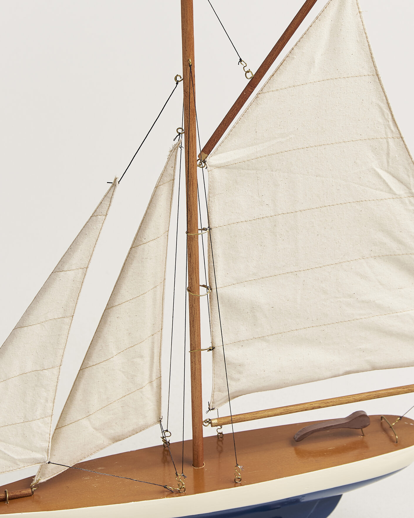 Mies | Kotiin | Authentic Models | Mini Pond Yachts 