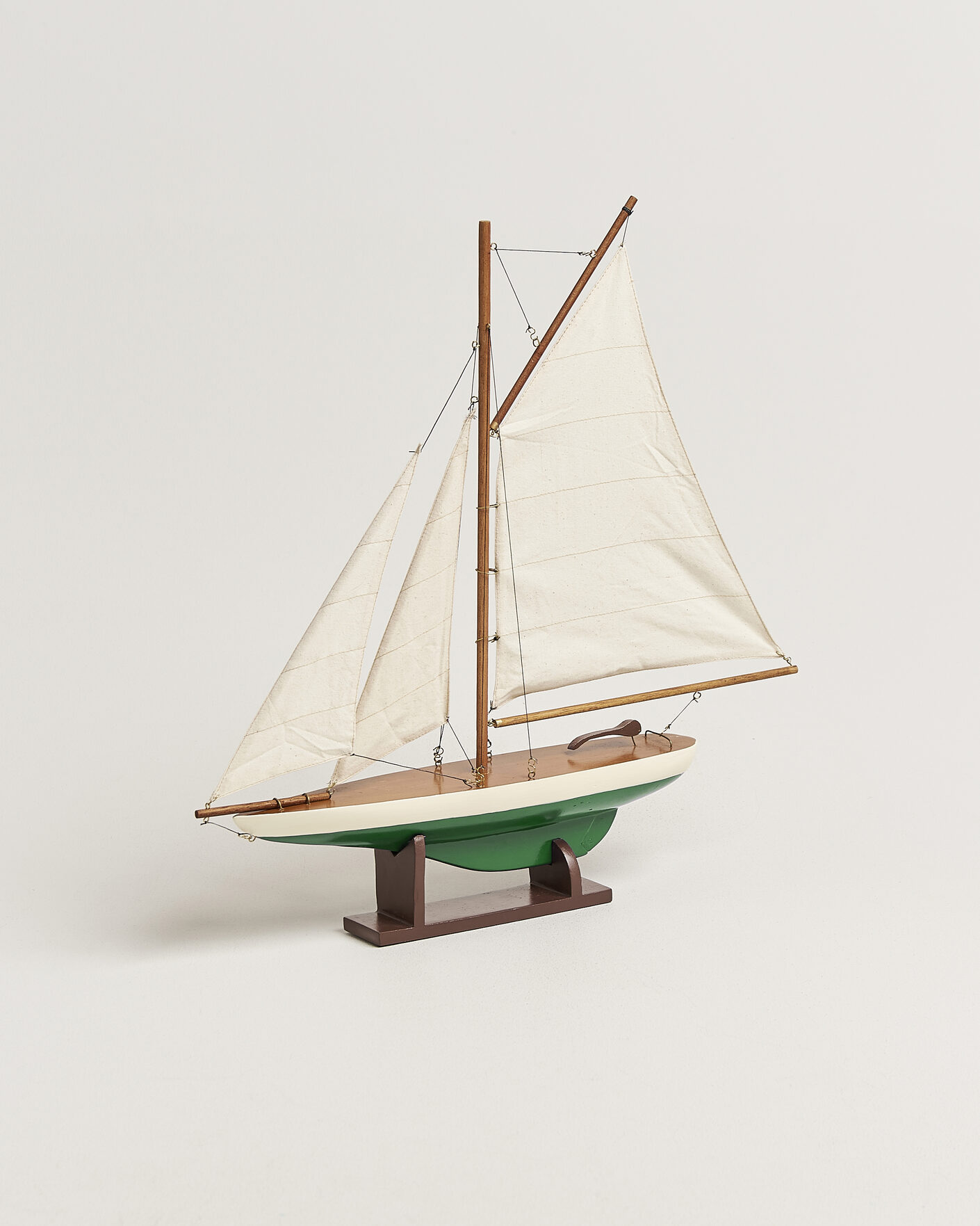 Mies | Kotiin | Authentic Models | Mini Pond Yachts 