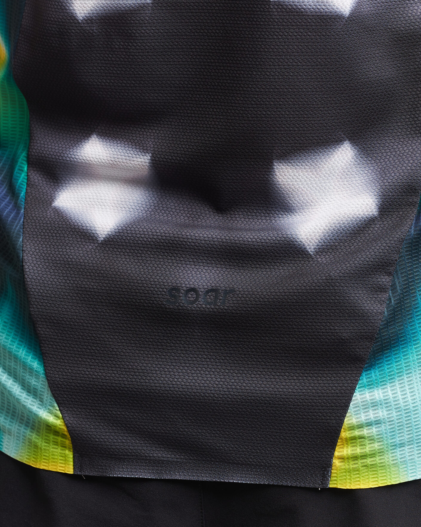Mies | T-paidat | SOAR Running | Trail Race Top Black/Fade Grey