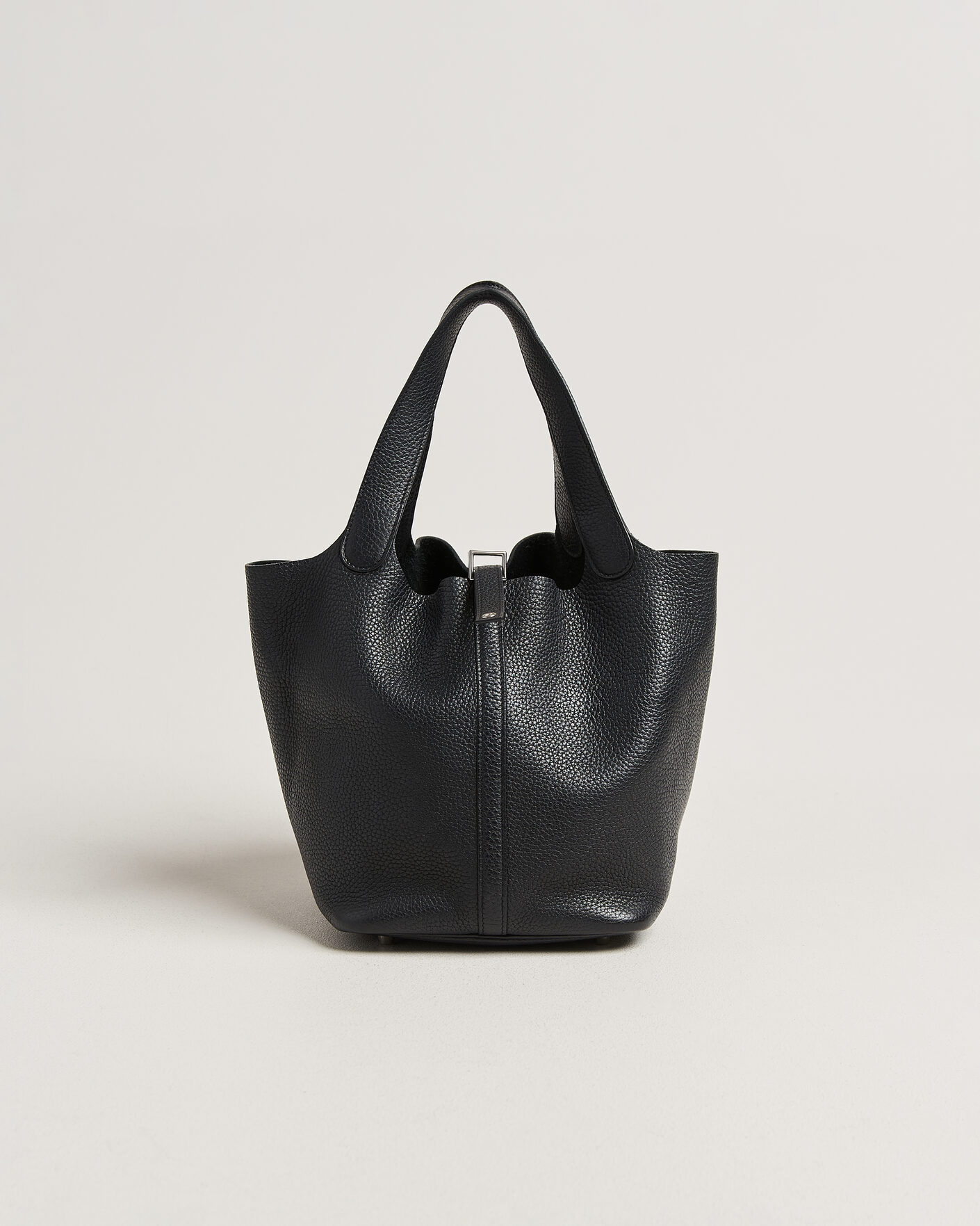 Mies | Pre-Owned & Vintage Bags | Hermès Pre-Owned | Picotin Lock 22 Taurillon Clemence Leather Black