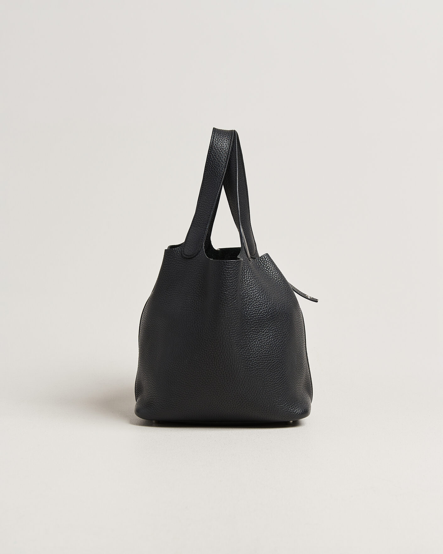 Mies | Pre-Owned & Vintage Bags | Hermès Pre-Owned | Picotin Lock 22 Taurillon Clemence Leather Black