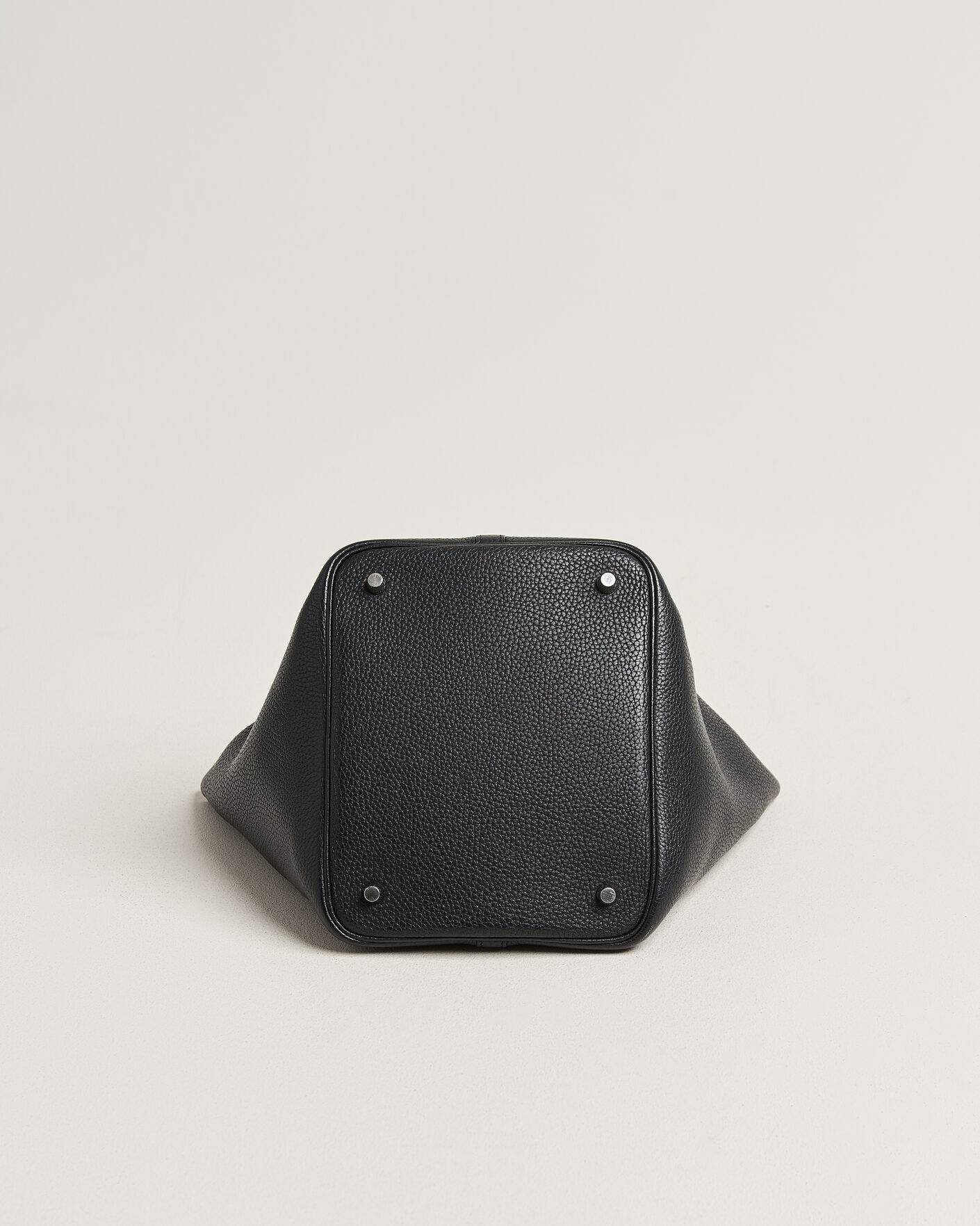 Mies | Pre-Owned & Vintage Bags | Hermès Pre-Owned | Picotin Lock 22 Taurillon Clemence Leather Black